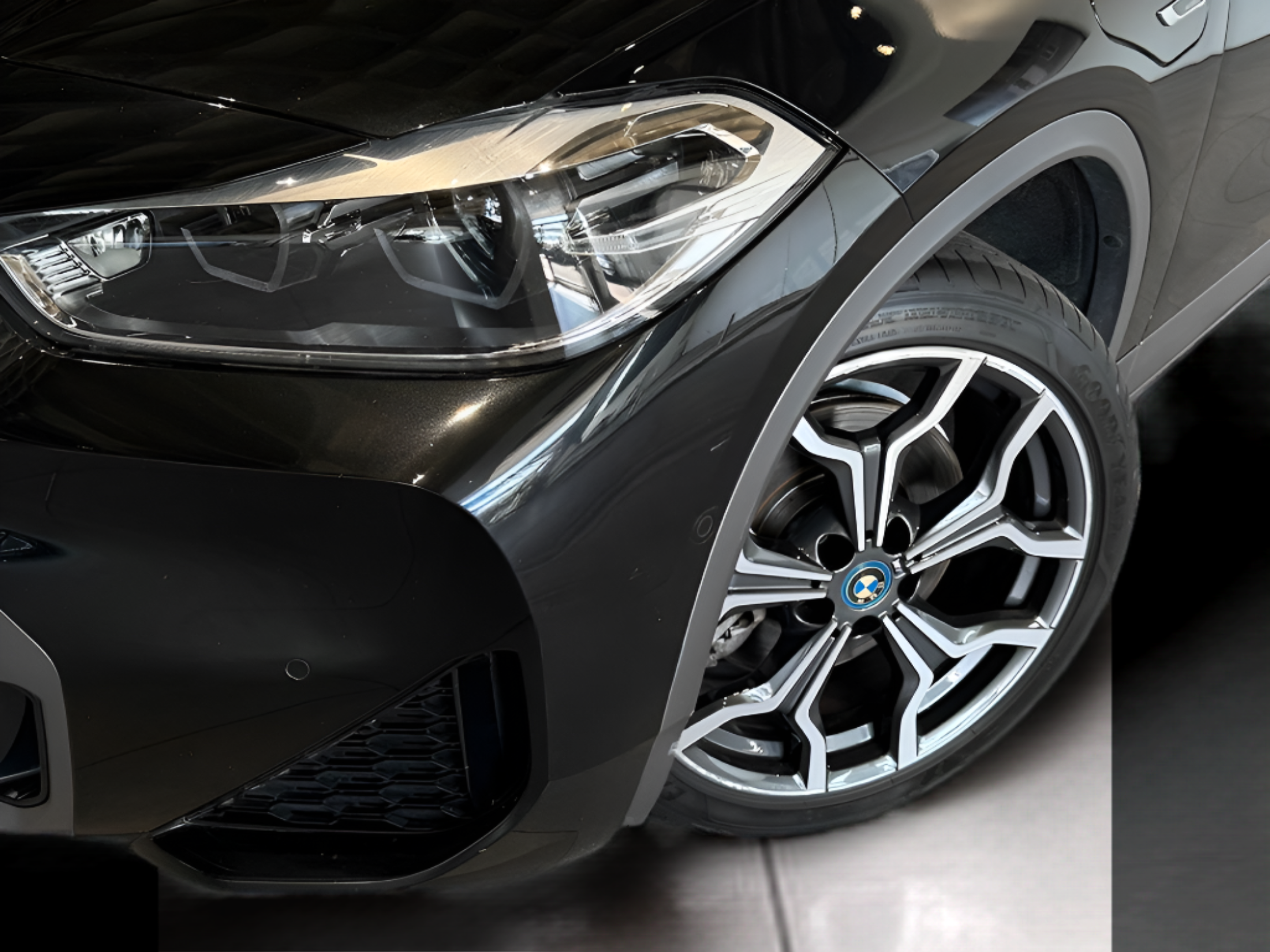 BMW X2 xDrive25e color Negro. Año 2023. 162KW(220CV). Elétrico / Gasolina Híbrido. En concesionario BMcar Braga de Braga
