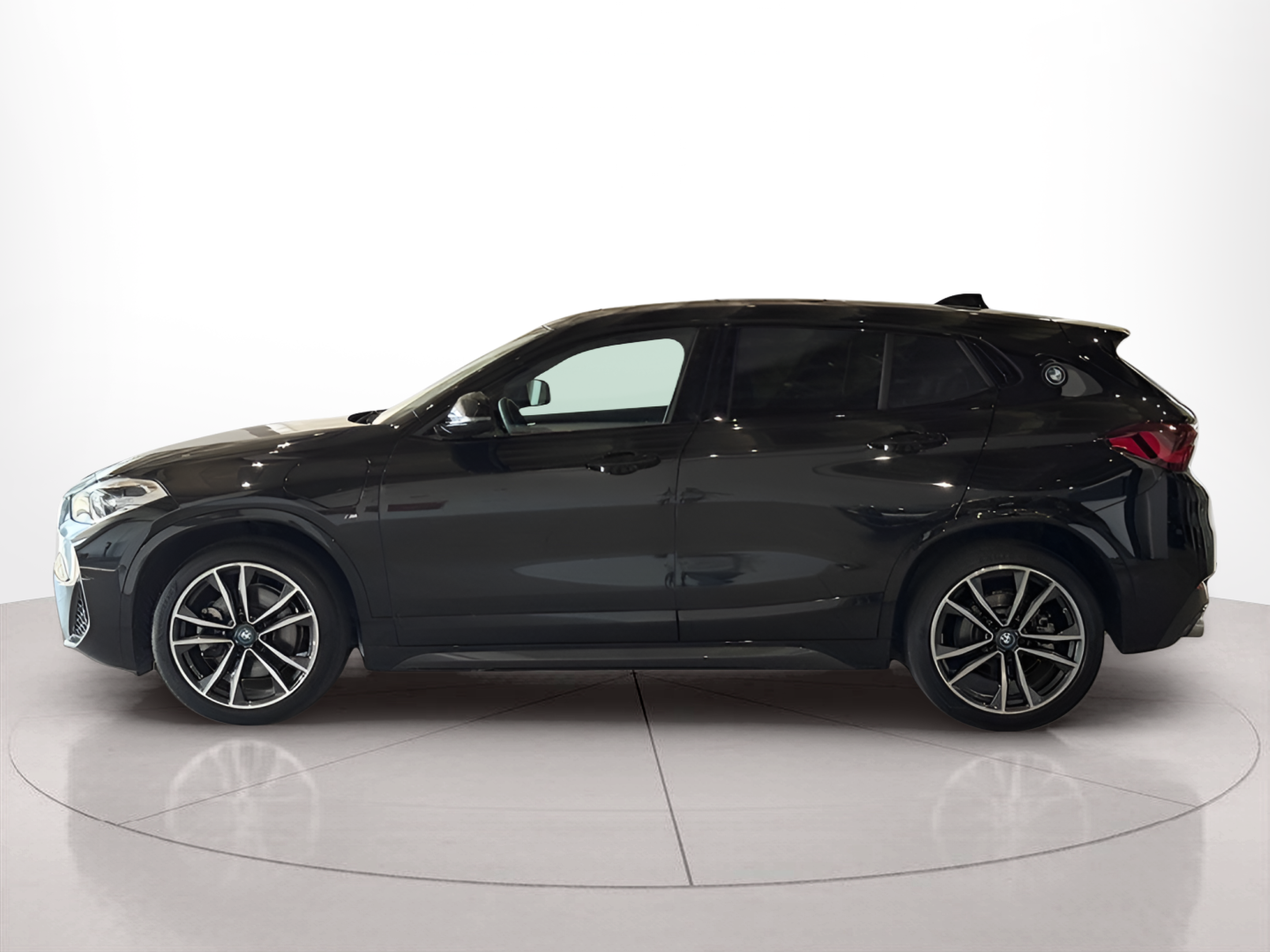 Fotos de BMW X2 xDrive25e color Negro. Año 2023. 162KW(220CV). Elétrico / Gasolina Híbrido. En concesionario BMcar Braga de Braga