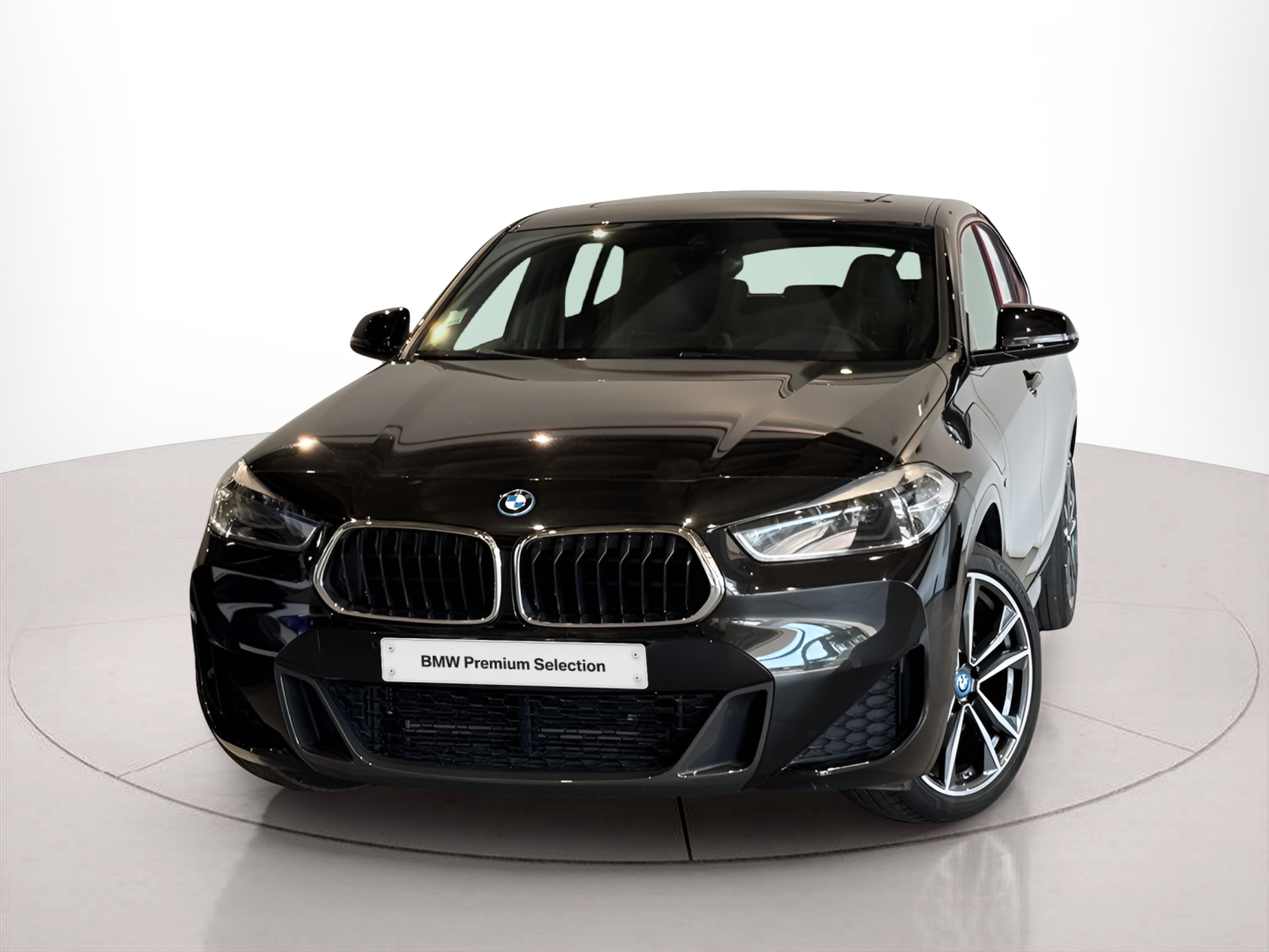 Fotos de BMW X2 xDrive25e color Negro. Año 2023. 162KW(220CV). Elétrico / Gasolina Híbrido. En concesionario BMcar Braga de Braga