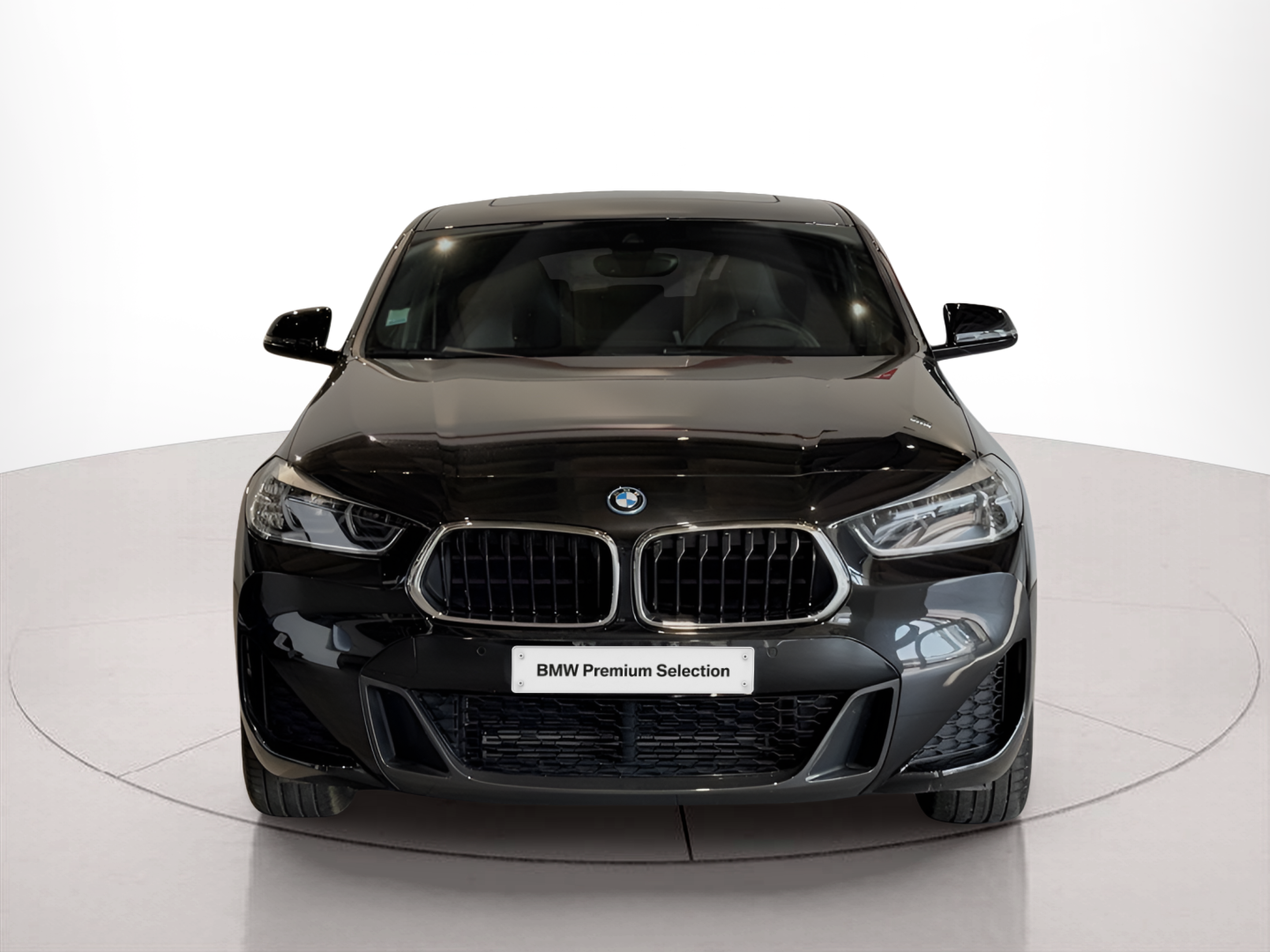 Fotos de BMW X2 xDrive25e color Negro. Año 2023. 162KW(220CV). Elétrico / Gasolina Híbrido. En concesionario BMcar Braga de Braga