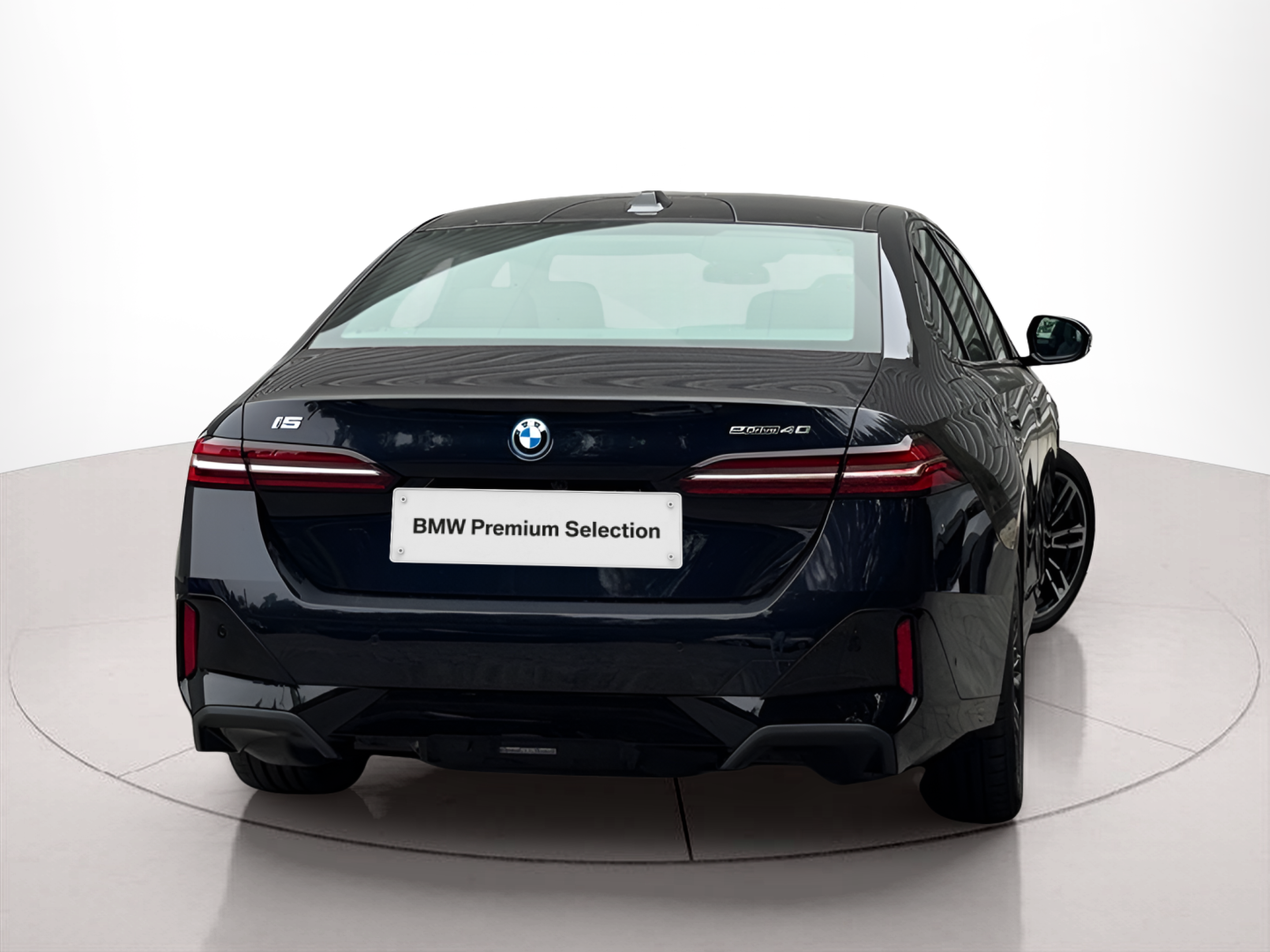 BMW i5 eDrive40 color Gris. Año 2025. 250KW(340CV). Elétrico. En concesionario BMcar Braga de Braga