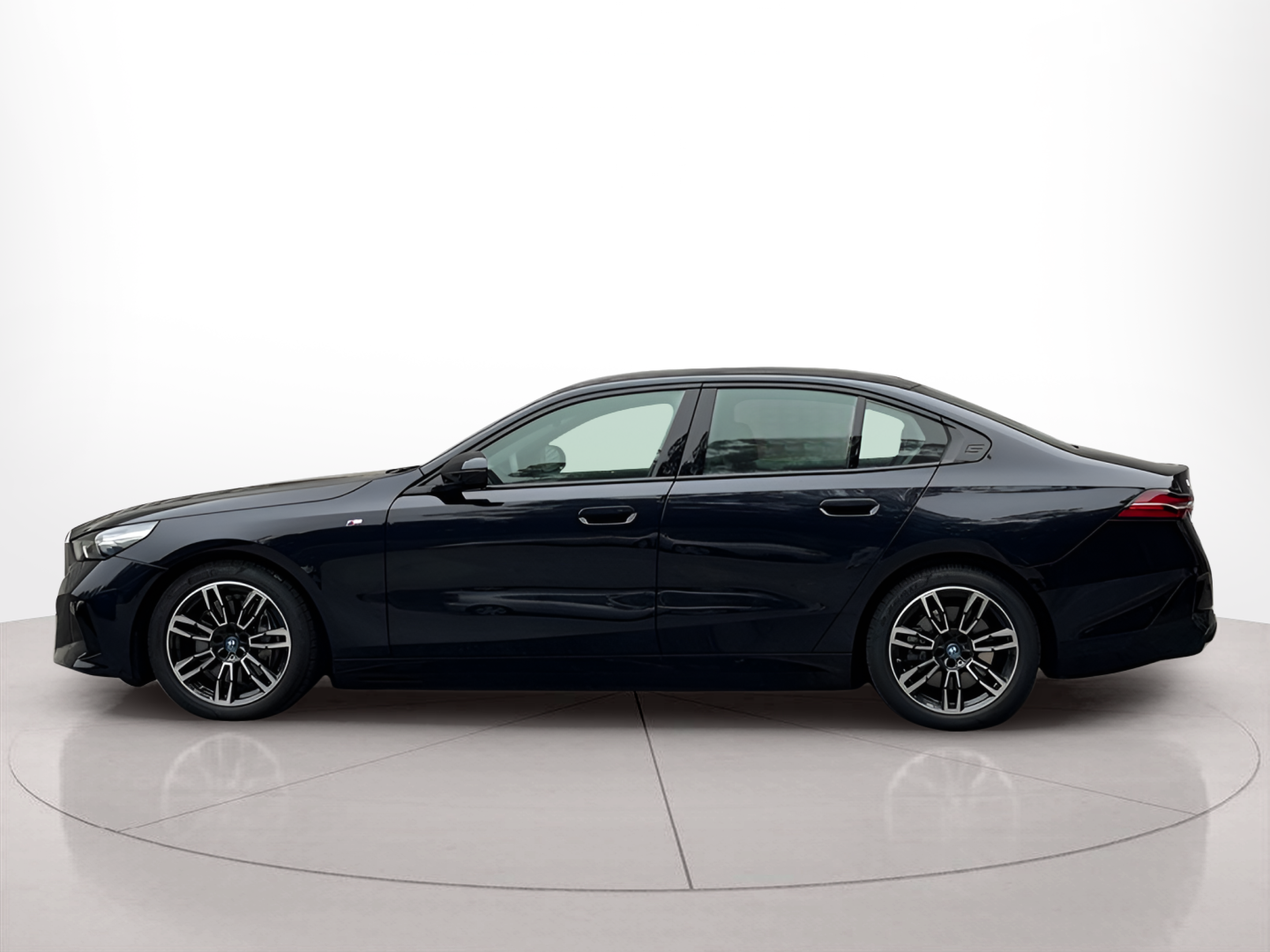 Fotos de BMW i5 eDrive40 color Gris. Año 2025. 250KW(340CV). Elétrico. En concesionario BMcar Braga de Braga