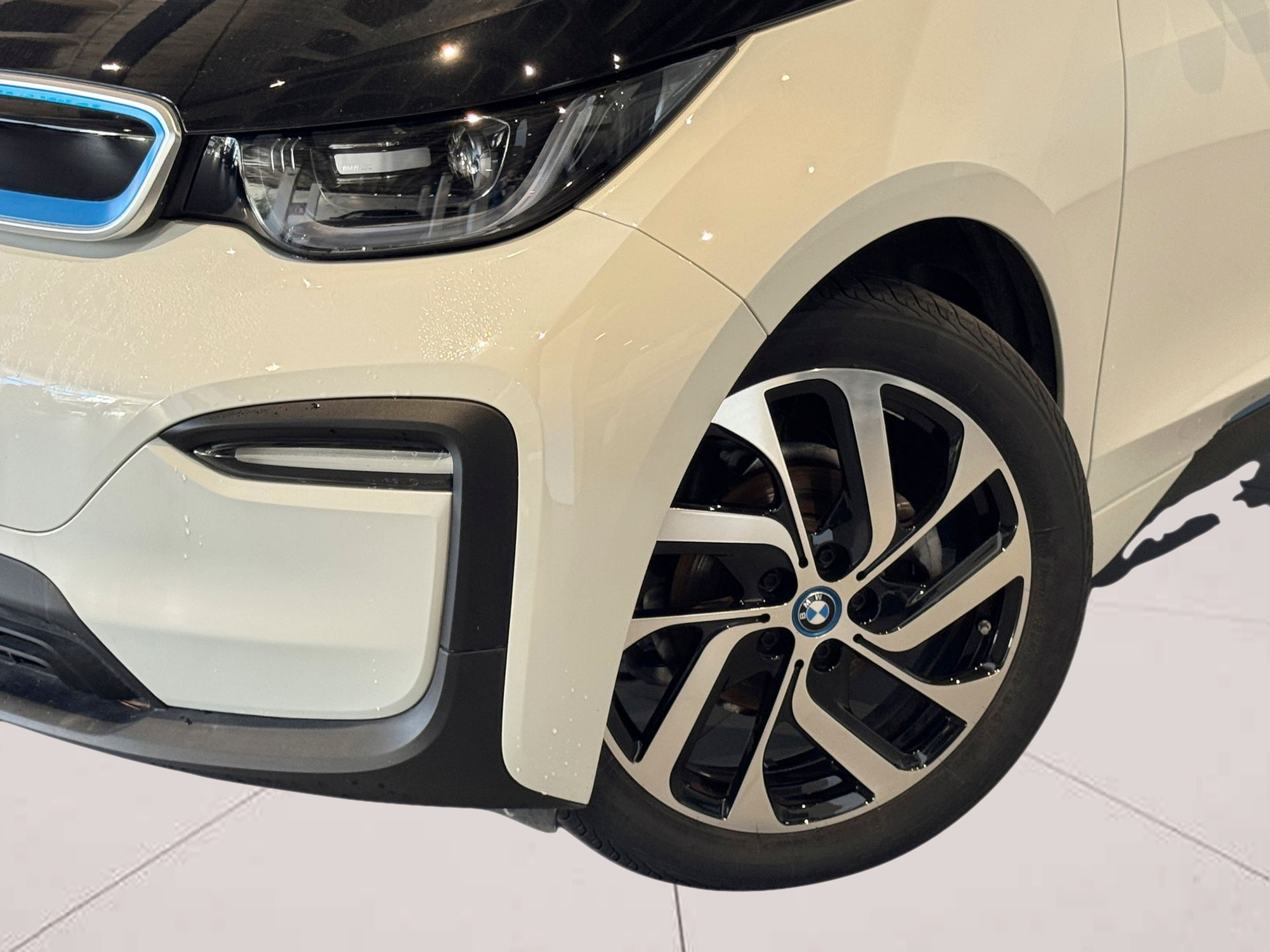 BMW i3 i3 120Ah color Blanco. Año 2022. 125KW(170CV). Elétrico. En concesionario BMcar Braga de Braga