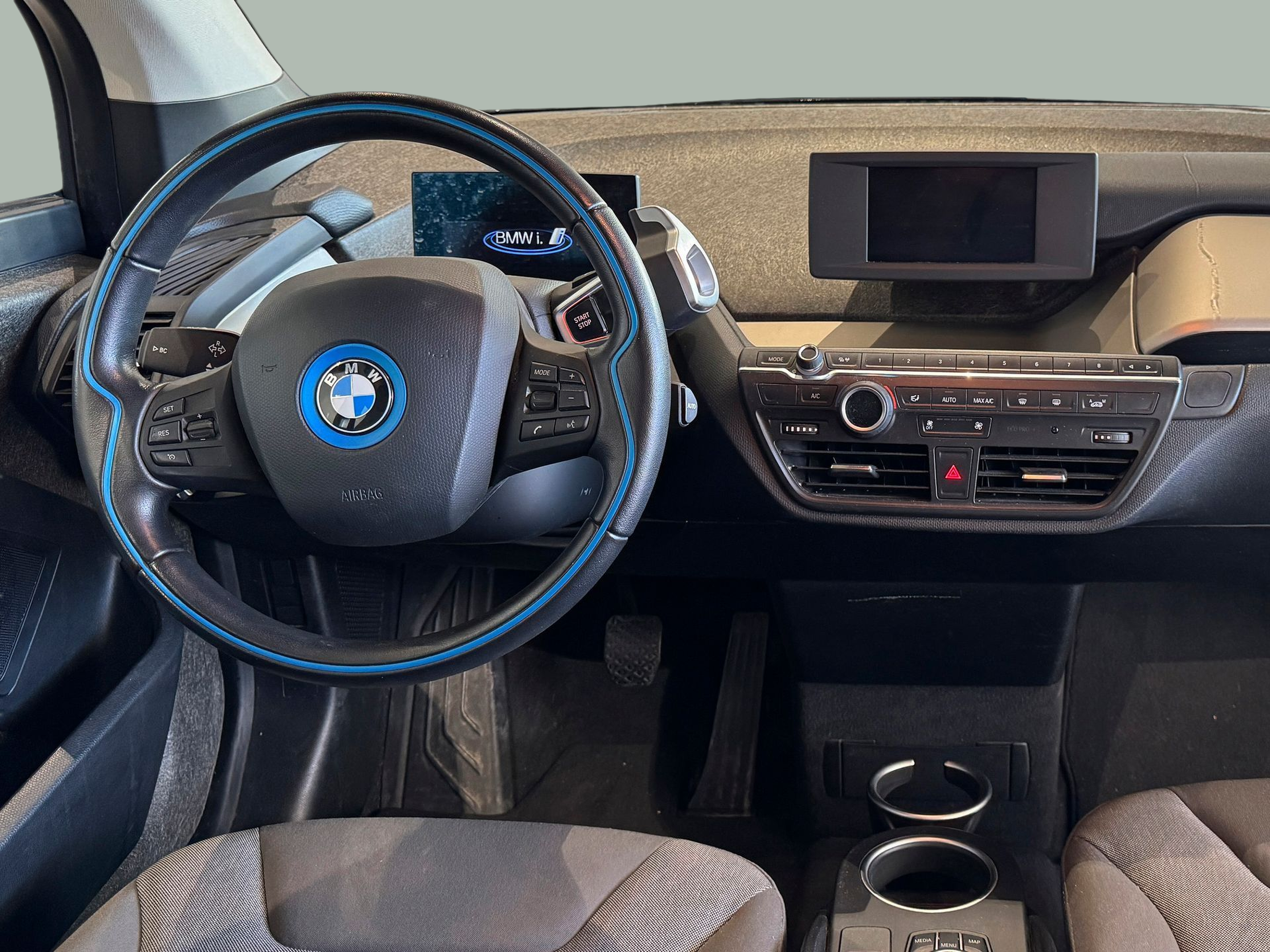 BMW i3 i3 120Ah color Blanco. Año 2022. 125KW(170CV). Elétrico. En concesionario BMcar Braga de Braga