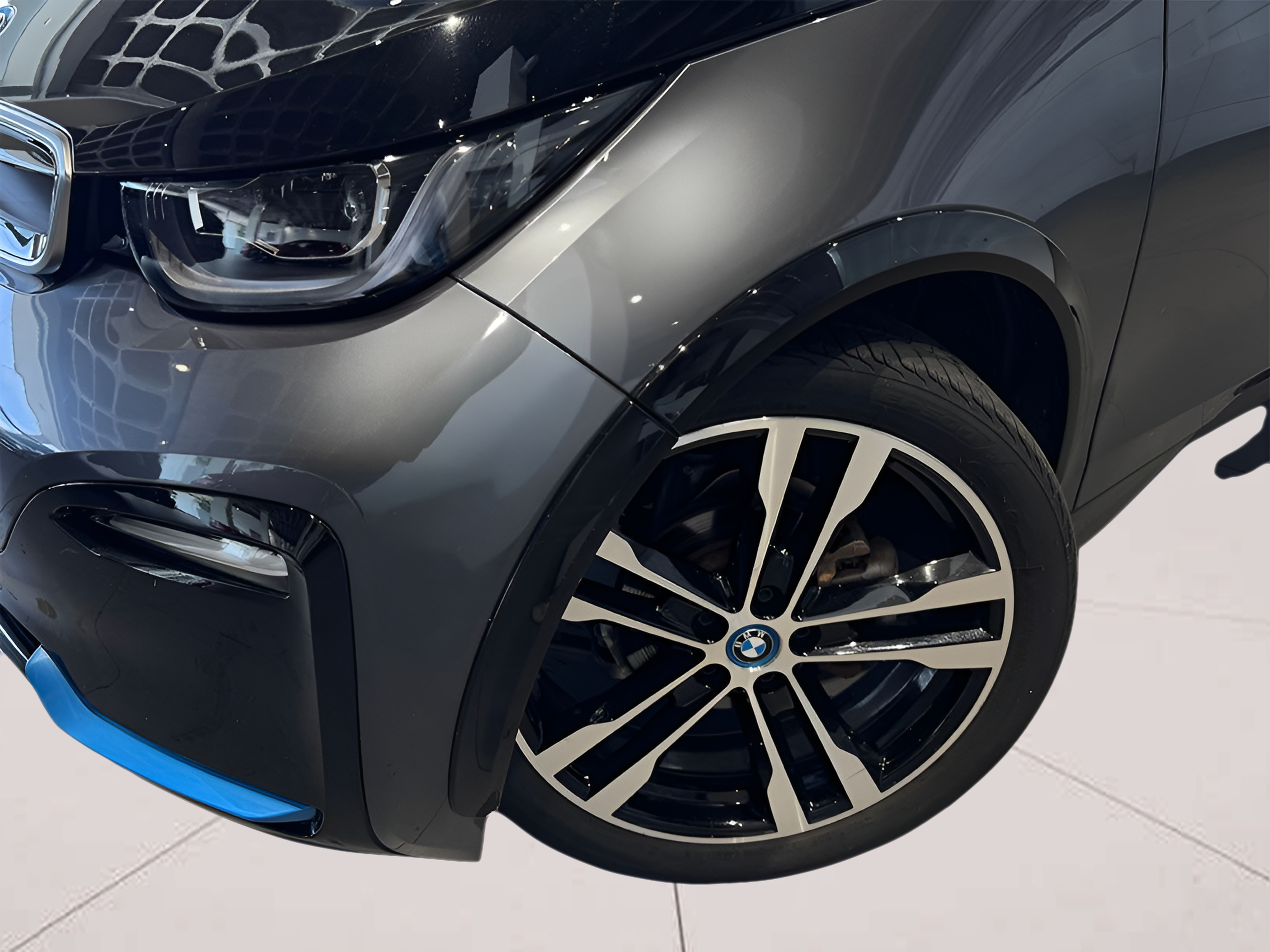BMW i3 i3 120Ah color Gris. Año 2022. 135KW(184CV). Elétrico. En concesionario BMcar Braga de Braga