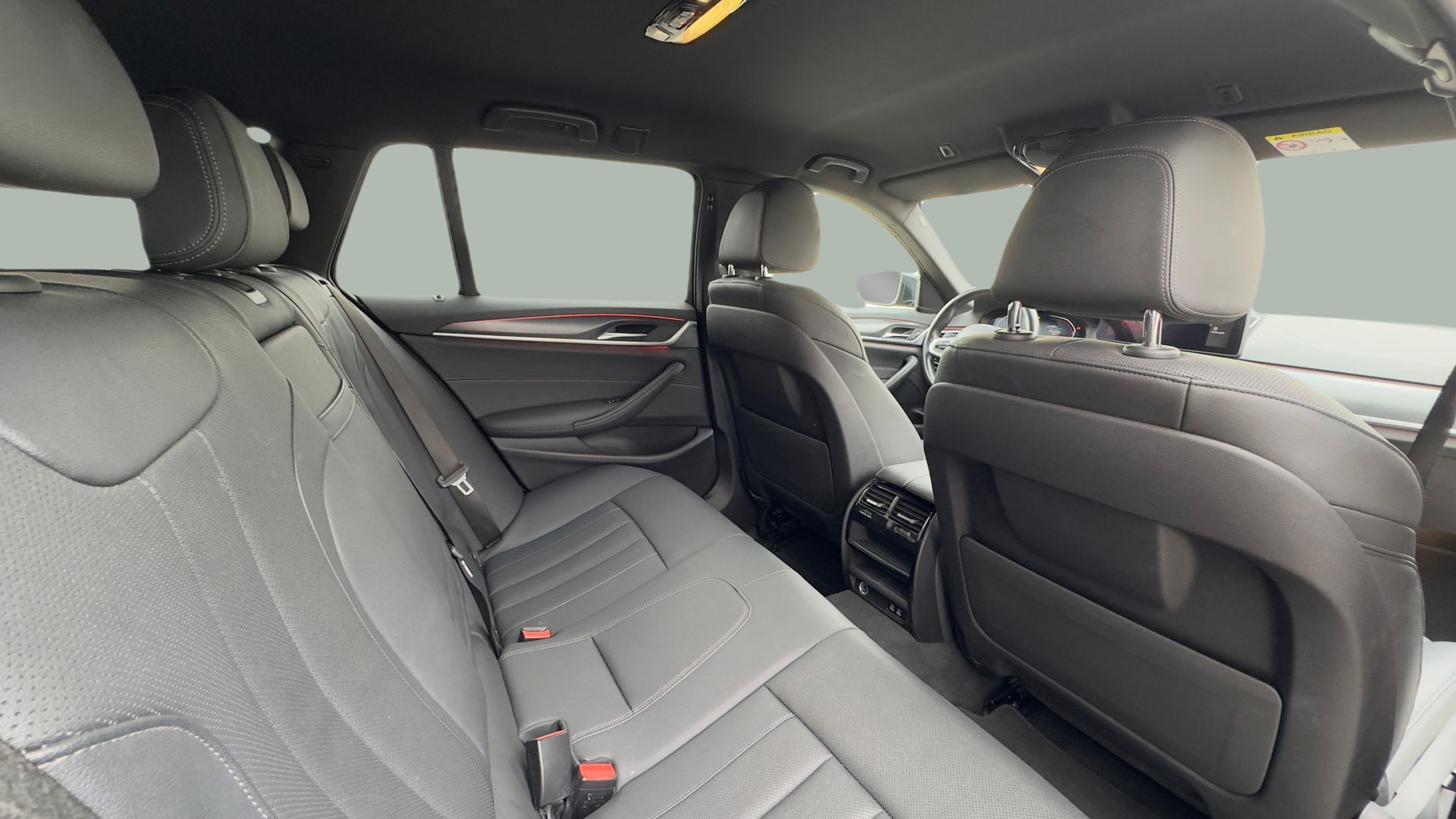 BMW Série 5 520d Touring color Negro. Año 2023. 140KW(190CV). Diesel. En concesionario BMcar Famalicão de Vila Nova de Famalicão