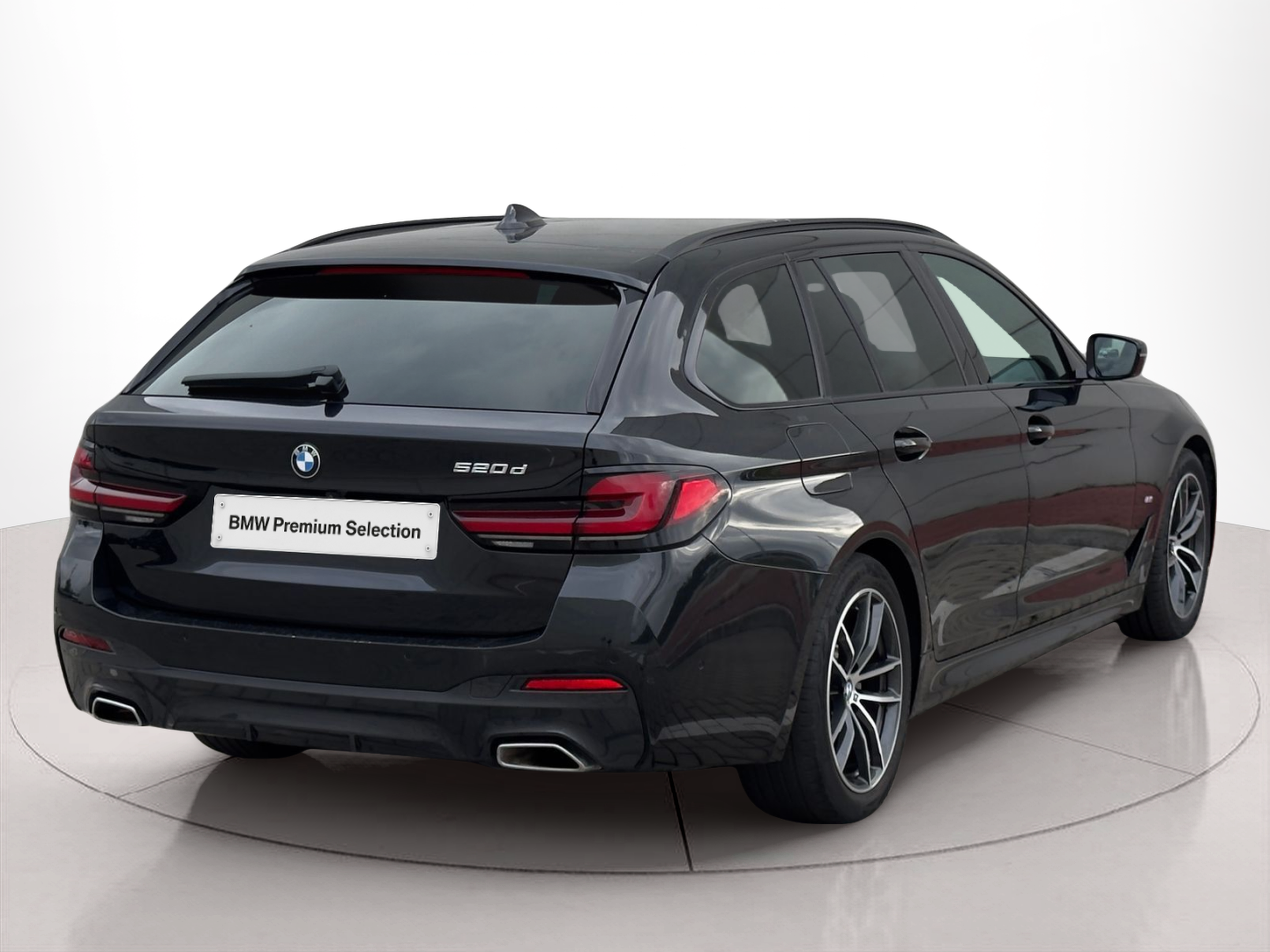 BMW Série 5 520d Touring color Negro. Año 2023. 140KW(190CV). Diesel. En concesionario BMcar Famalicão de Vila Nova de Famalicão