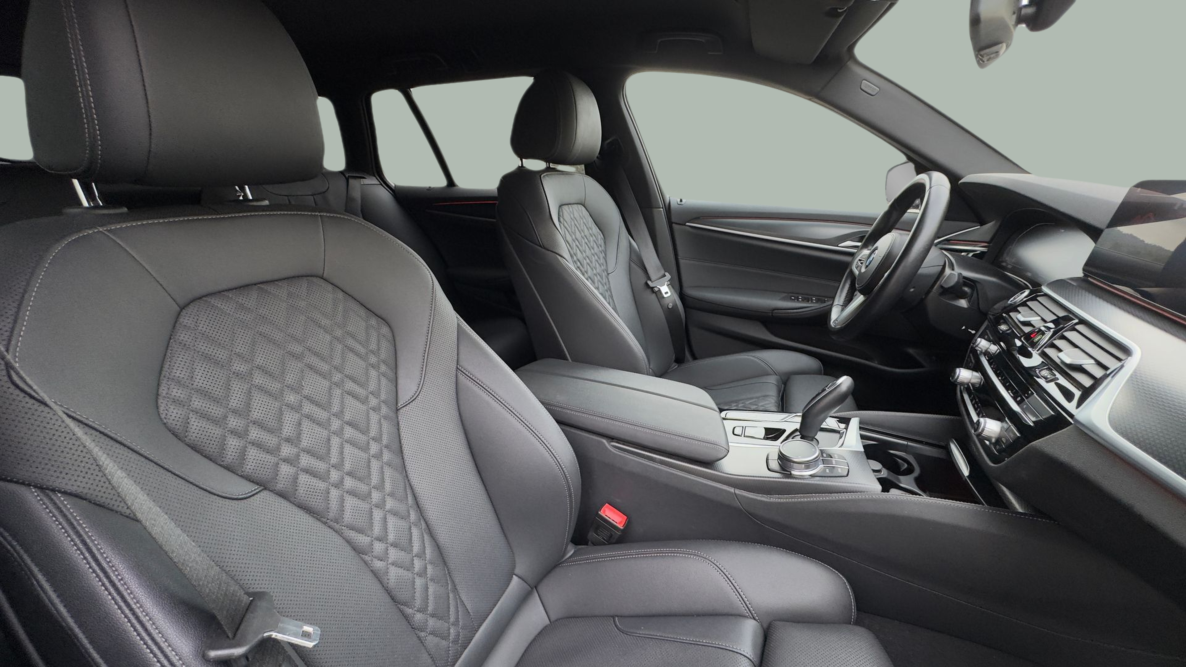 BMW Série 5 520d Touring color Negro. Año 2023. 140KW(190CV). Diesel. En concesionario BMcar Famalicão de Vila Nova de Famalicão