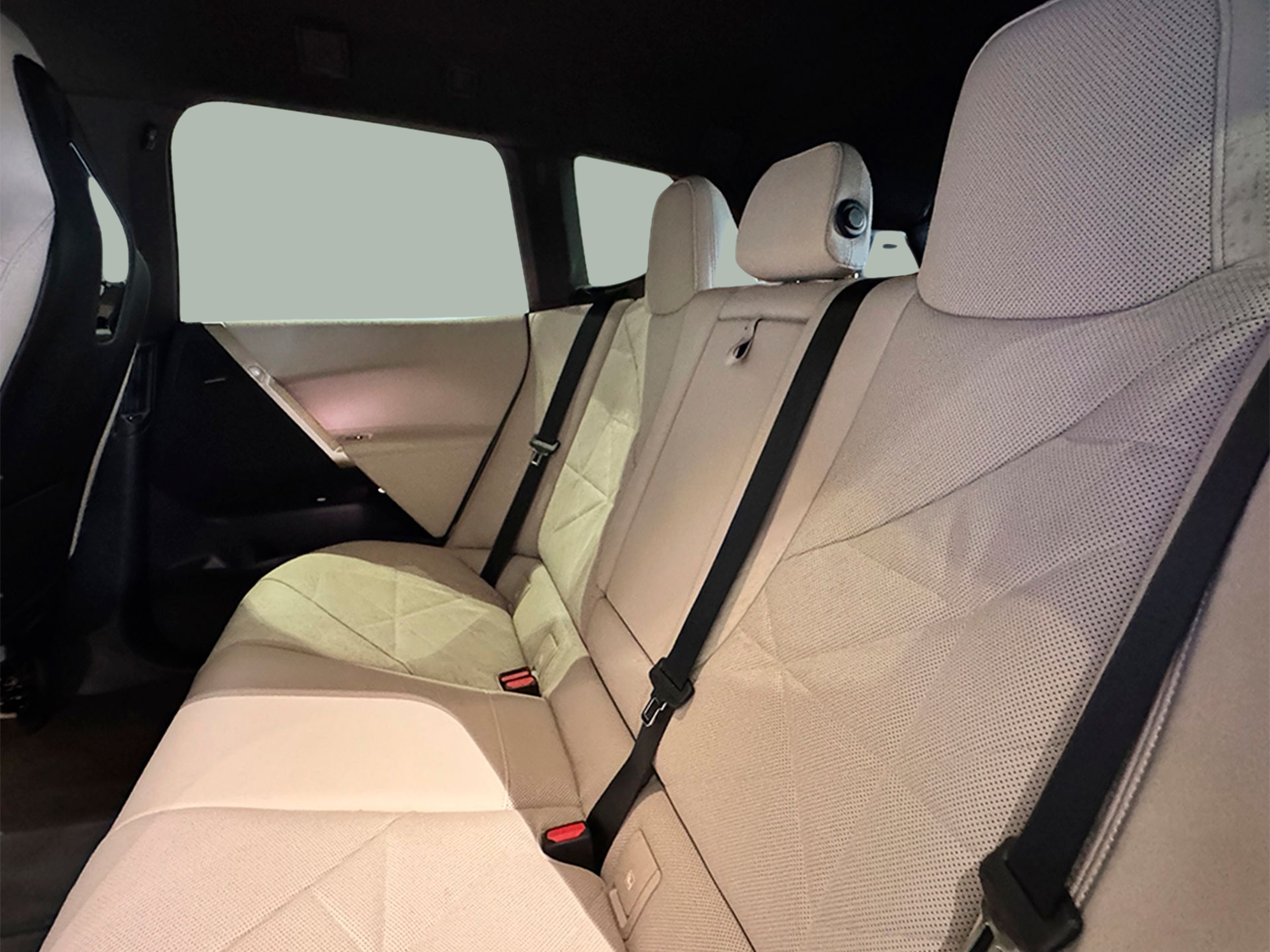 BMW iX xDrive40 color Blanco. Año 2024. 240KW(326CV). Elétrico. En concesionario BMcar Braga de Braga