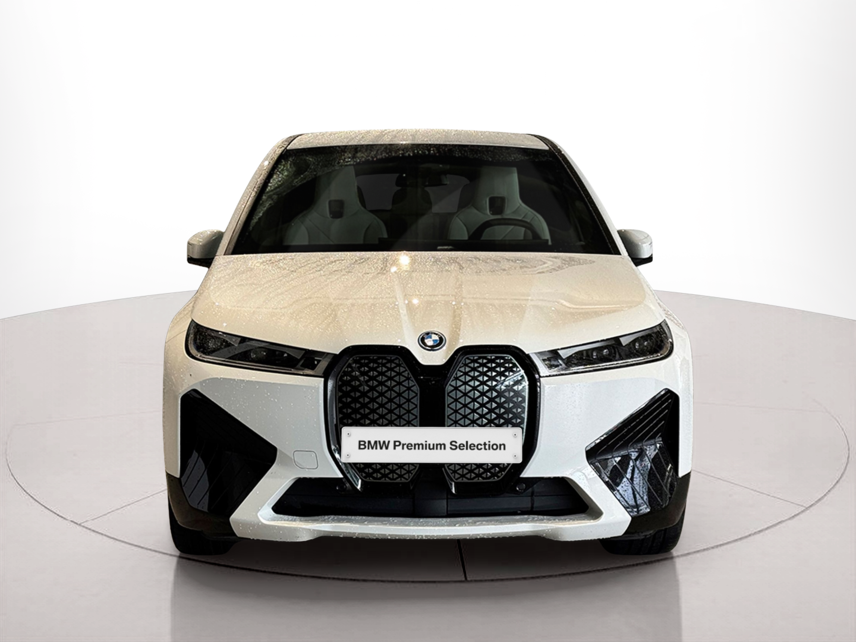 Fotos de BMW iX xDrive40 color Blanco. Año 2024. 240KW(326CV). Elétrico. En concesionario BMcar Braga de Braga