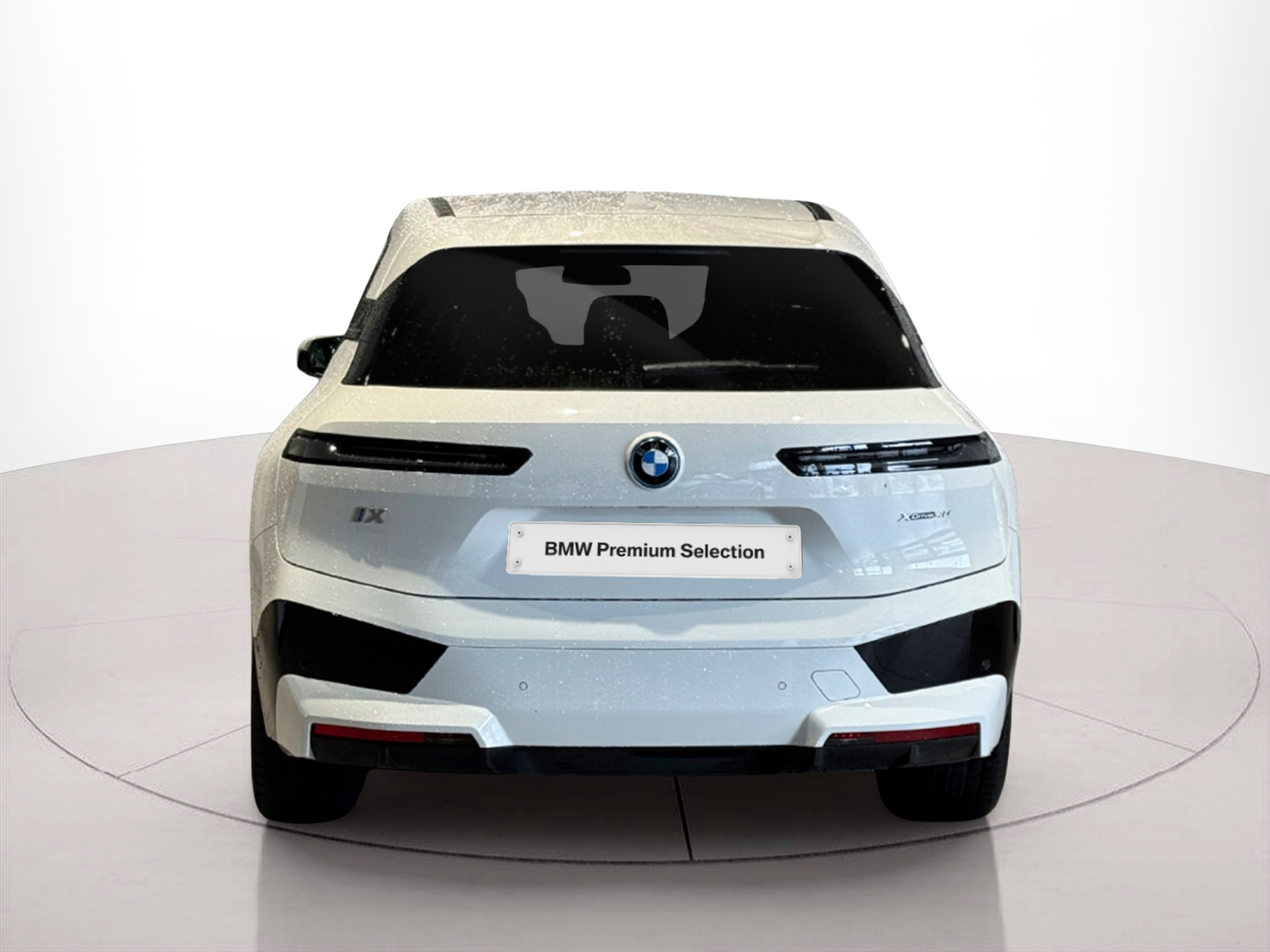 BMW iX xDrive40 color Blanco. Año 2024. 240KW(326CV). Elétrico. En concesionario BMcar Braga de Braga