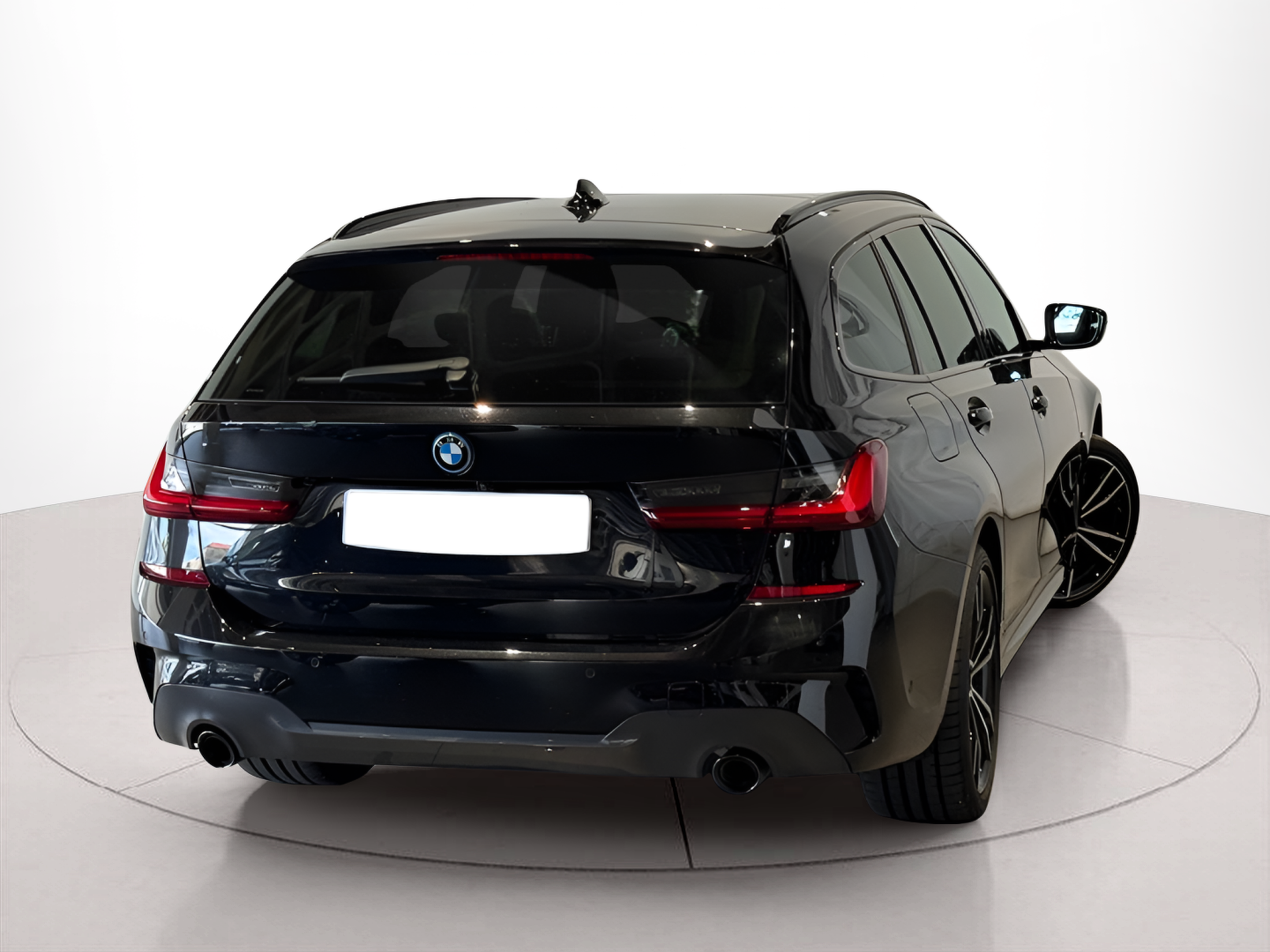 BMW Série 3 320e Touring color Negro. Año 2022. 150KW(204CV). Elétrico / Gasolina Híbrido. En concesionario BMcar Braga de Braga