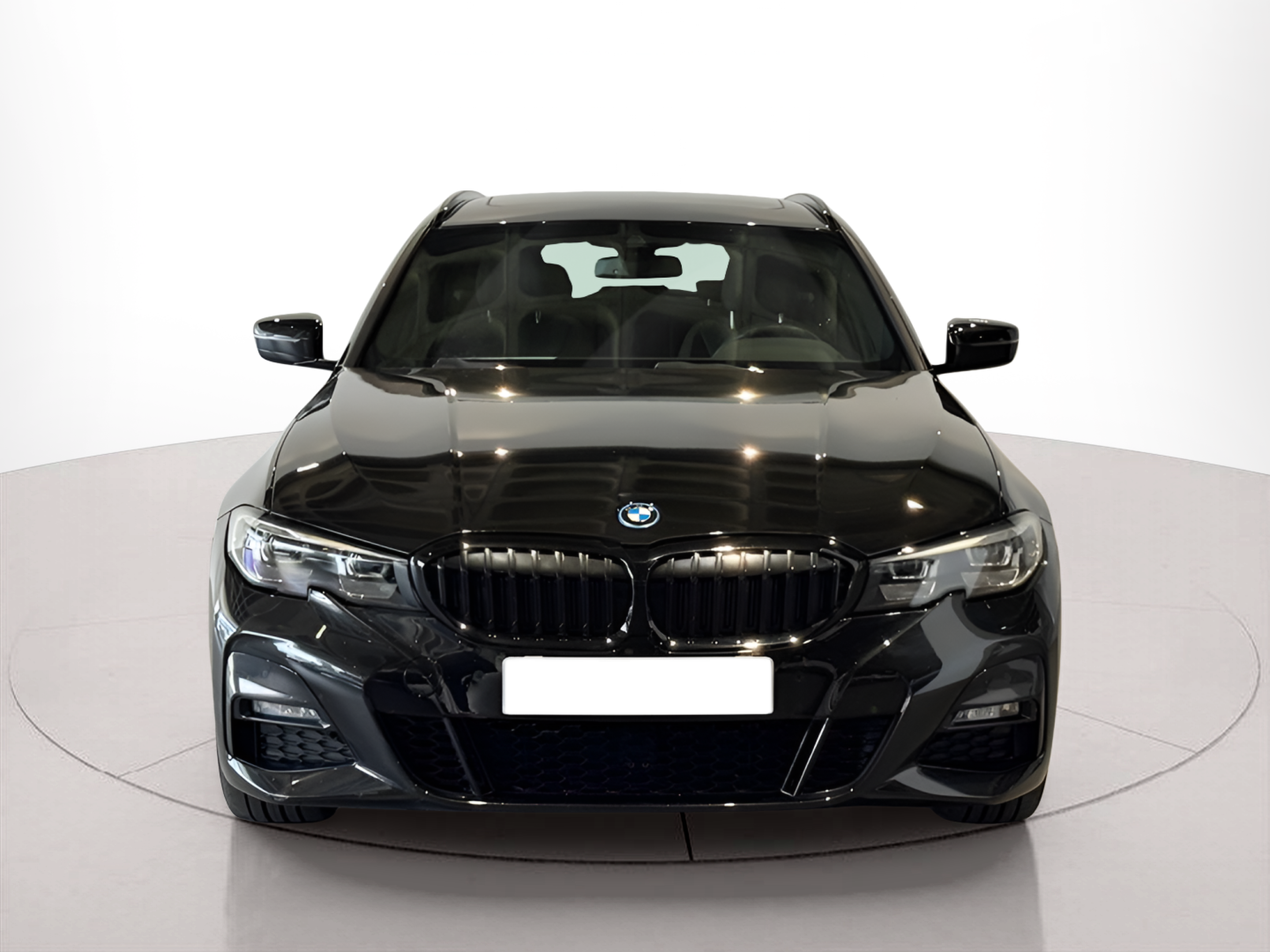 Fotos de BMW Série 3 320e Touring color Negro. Año 2022. 150KW(204CV). Elétrico / Gasolina Híbrido. En concesionario BMcar Braga de Braga