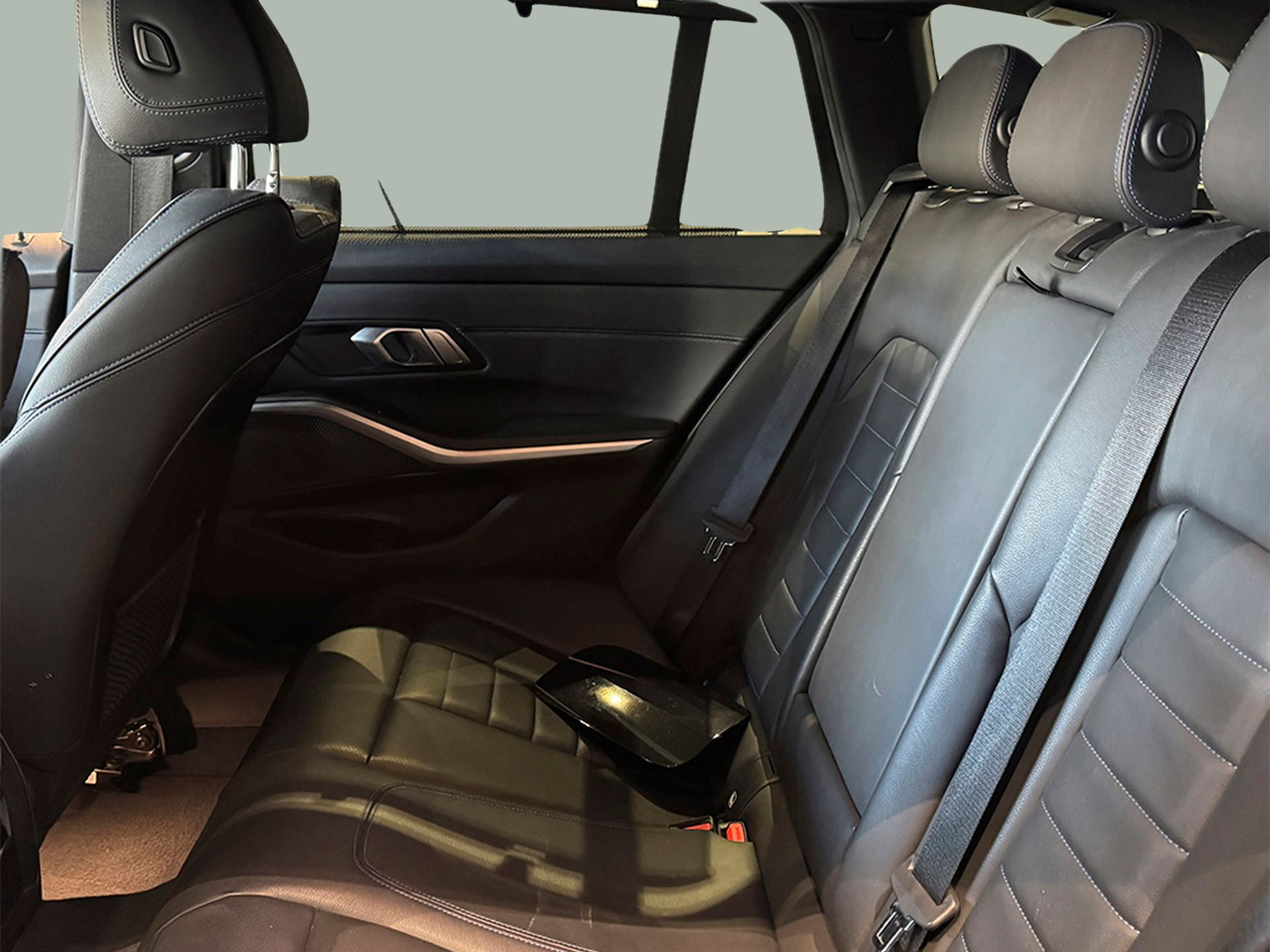 BMW Série 3 330e Touring color Negro. Año 2023. 215KW(292CV). Elétrico / Gasolina Híbrido. En concesionario BMcar Braga de Braga