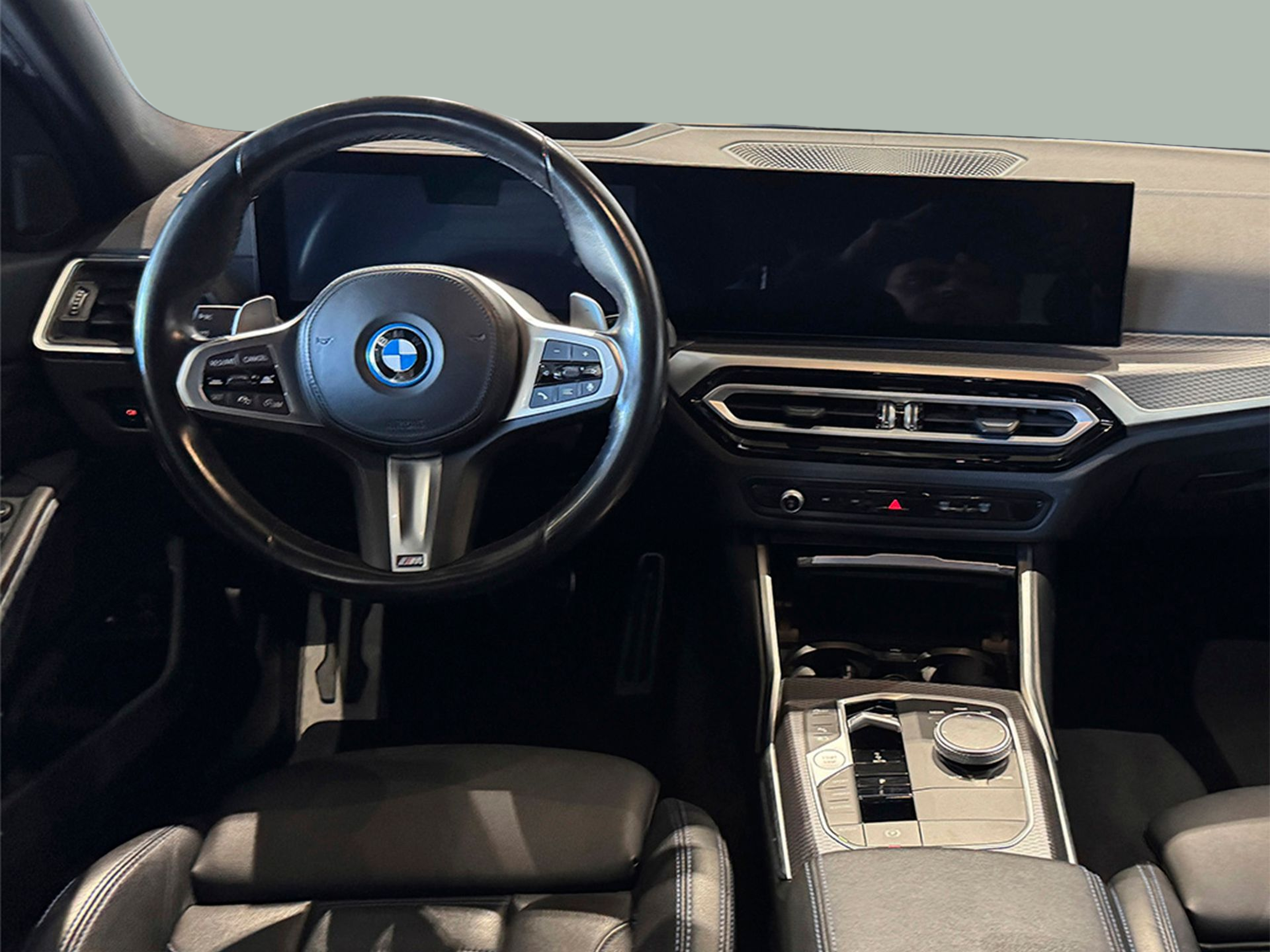 BMW Série 3 330e Touring color Negro. Año 2023. 215KW(292CV). Elétrico / Gasolina Híbrido. En concesionario BMcar Braga de Braga