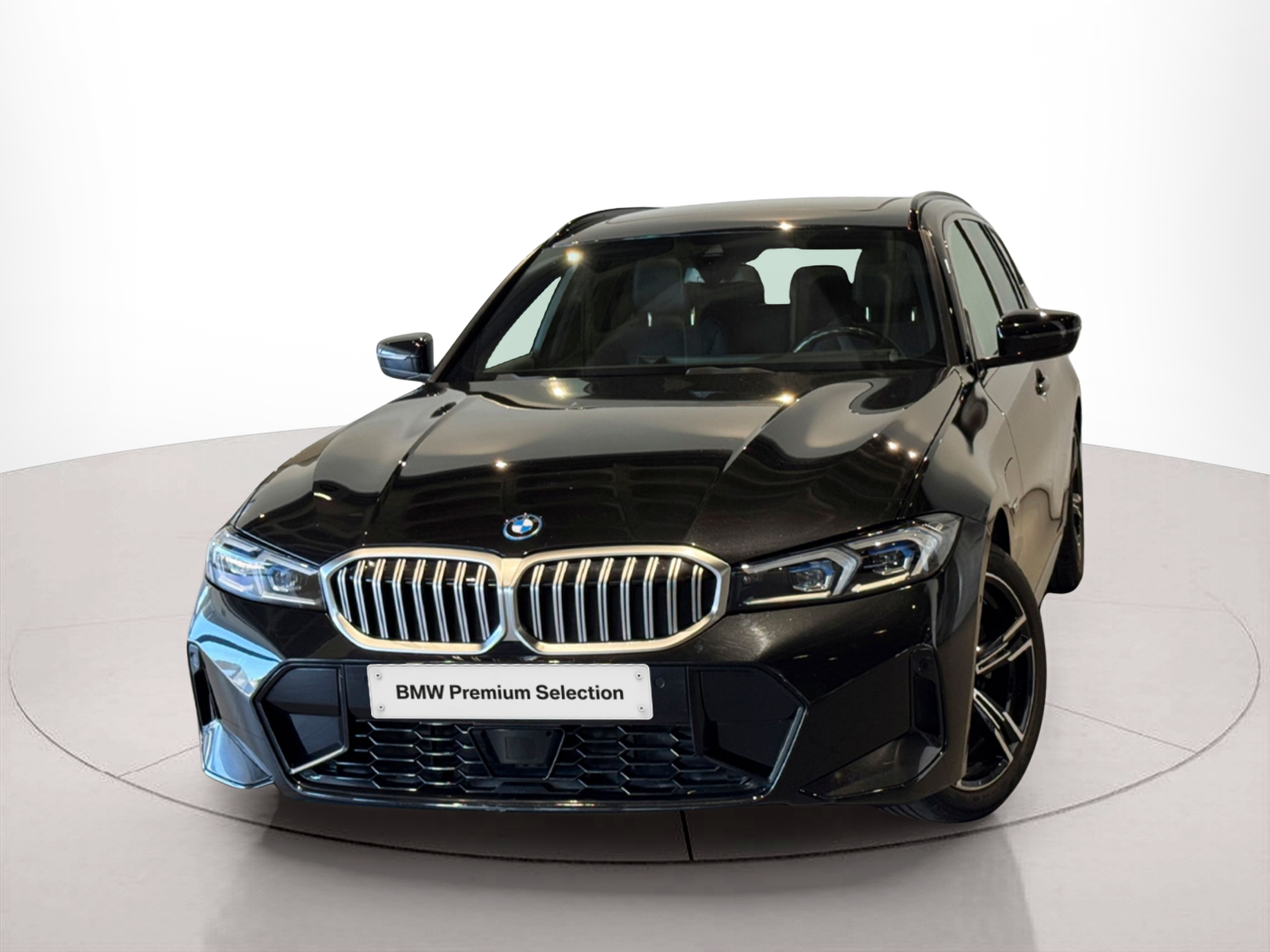 Fotos de BMW Série 3 330e Touring color Negro. Año 2023. 215KW(292CV). Elétrico / Gasolina Híbrido. En concesionario BMcar Braga de Braga