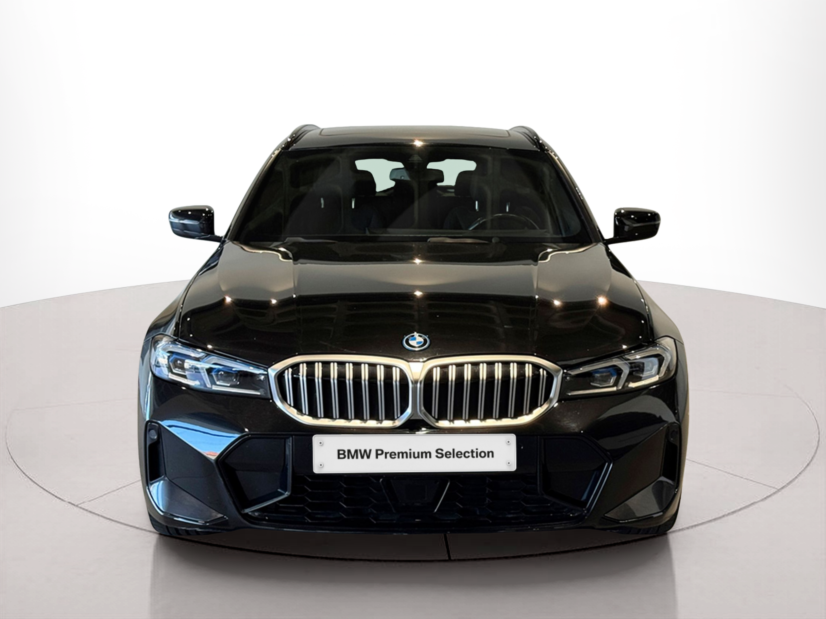 Fotos de BMW Série 3 320e Touring color Negro. Año 2023. 215KW(292CV). Elétrico / Gasolina Híbrido. En concesionario BMcar Braga de Braga