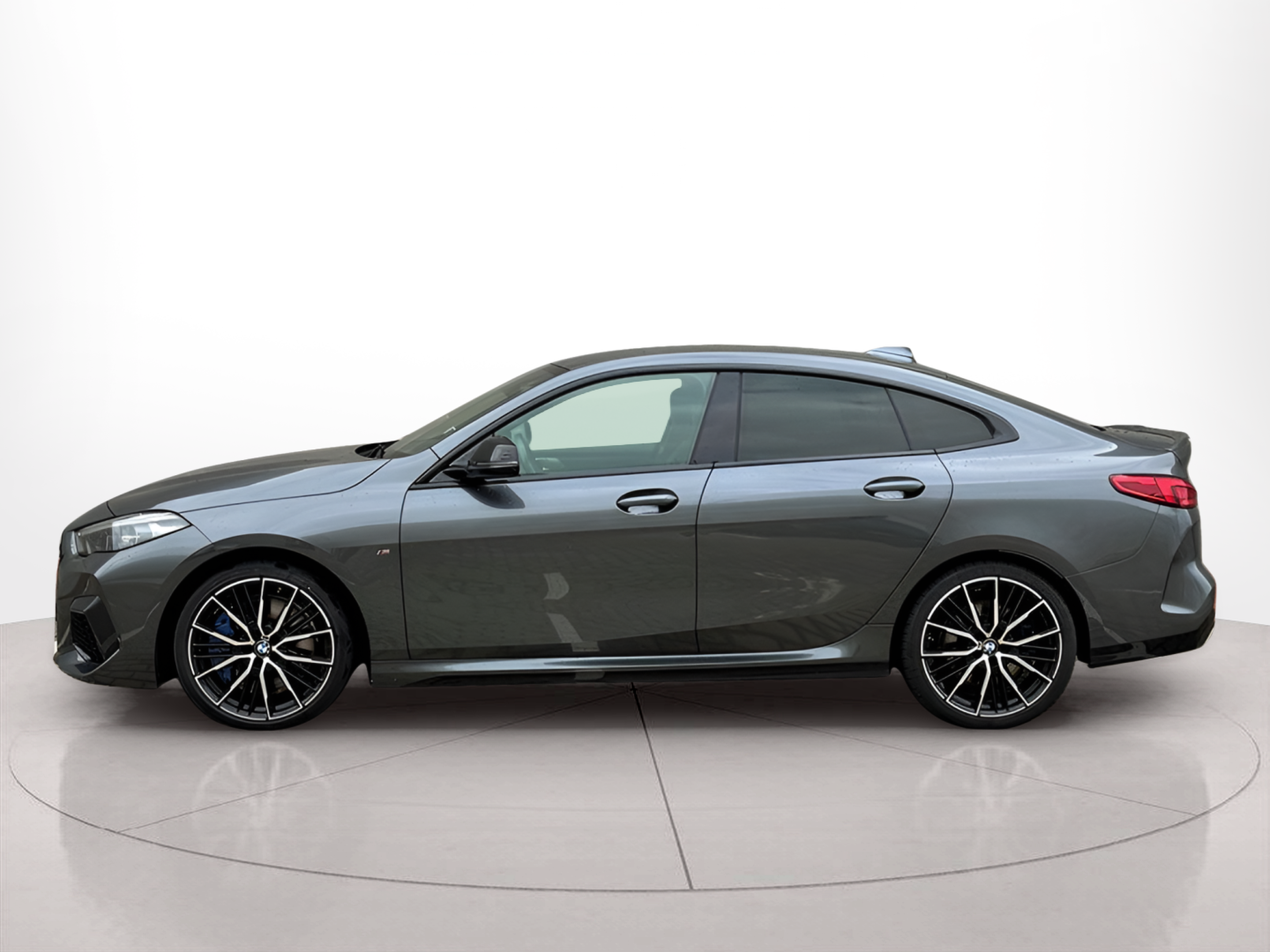 Fotos de BMW Série 2 M235i Gran Coupe color Gris. Año 2022. 225KW(306CV). Gasolina. En concesionario BMcar Famalicão de Vila Nova de Famalicão