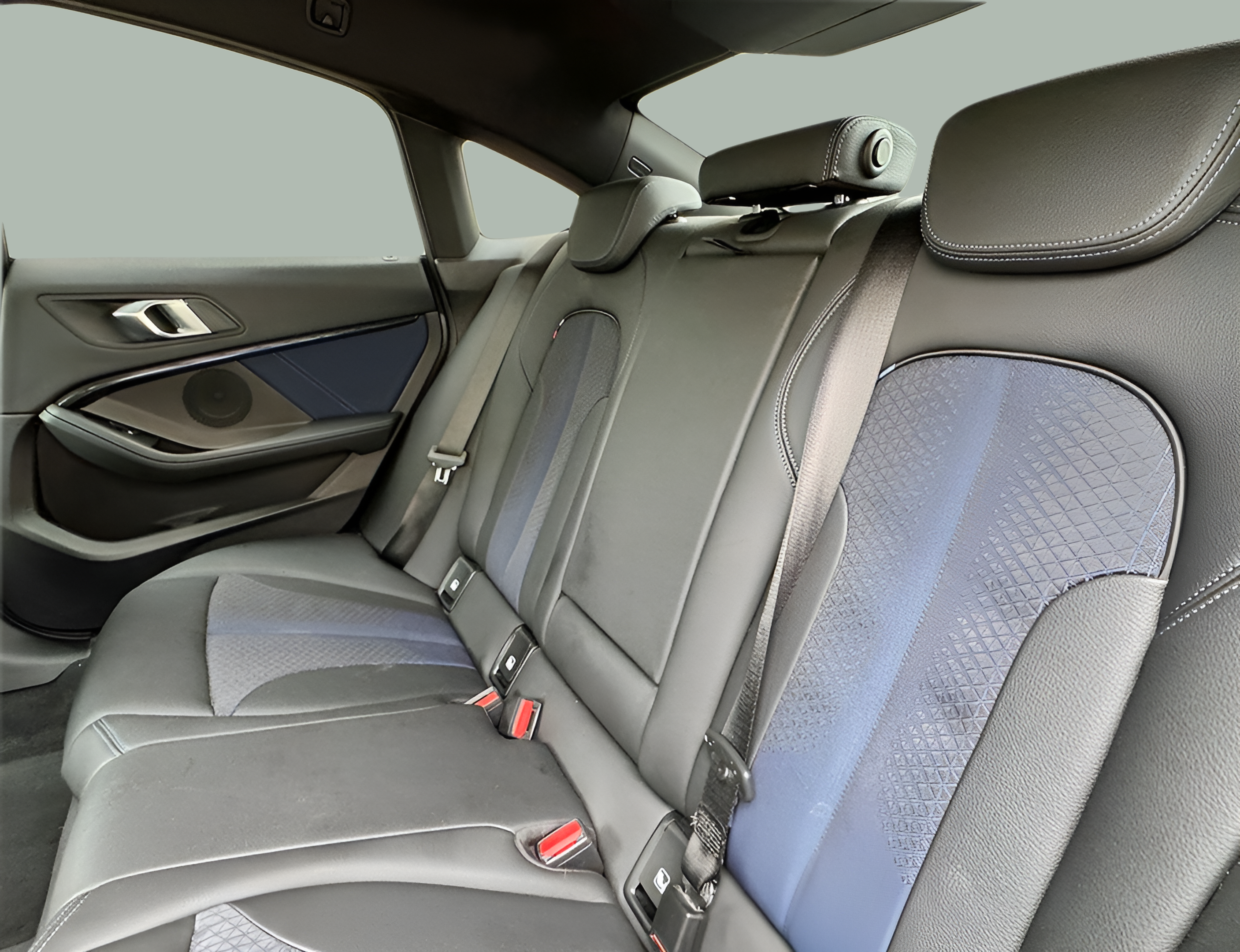 BMW Série 2 M235i Gran Coupe color Gris. Año 2022. 225KW(306CV). Gasolina. En concesionario BMcar Famalicão de Vila Nova de Famalicão