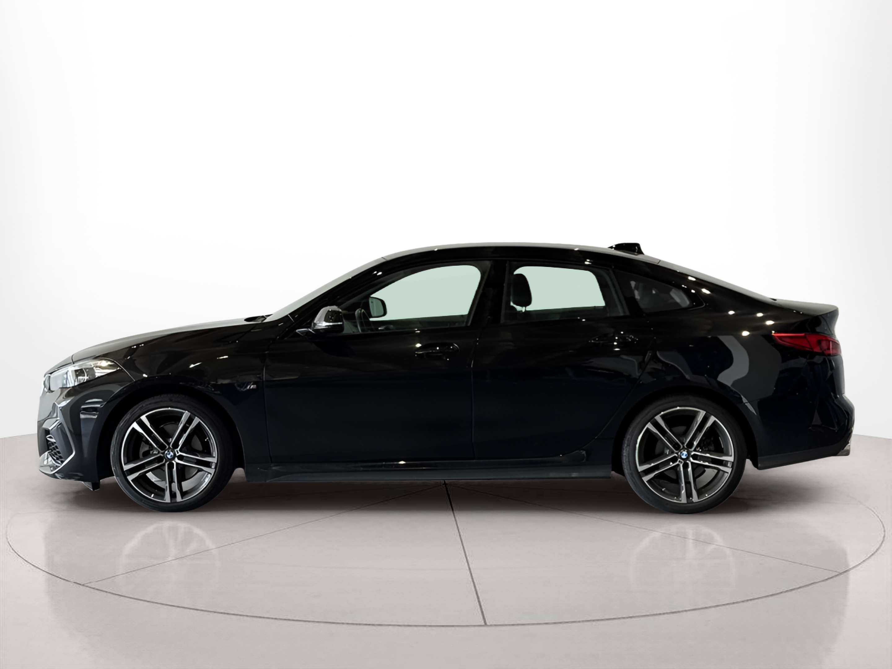 Fotos de BMW Série 2 216d Gran Coupe color Negro. Año 2024. 85KW(116CV). Diesel. En concesionario BMcar Barcelos de Barcelos