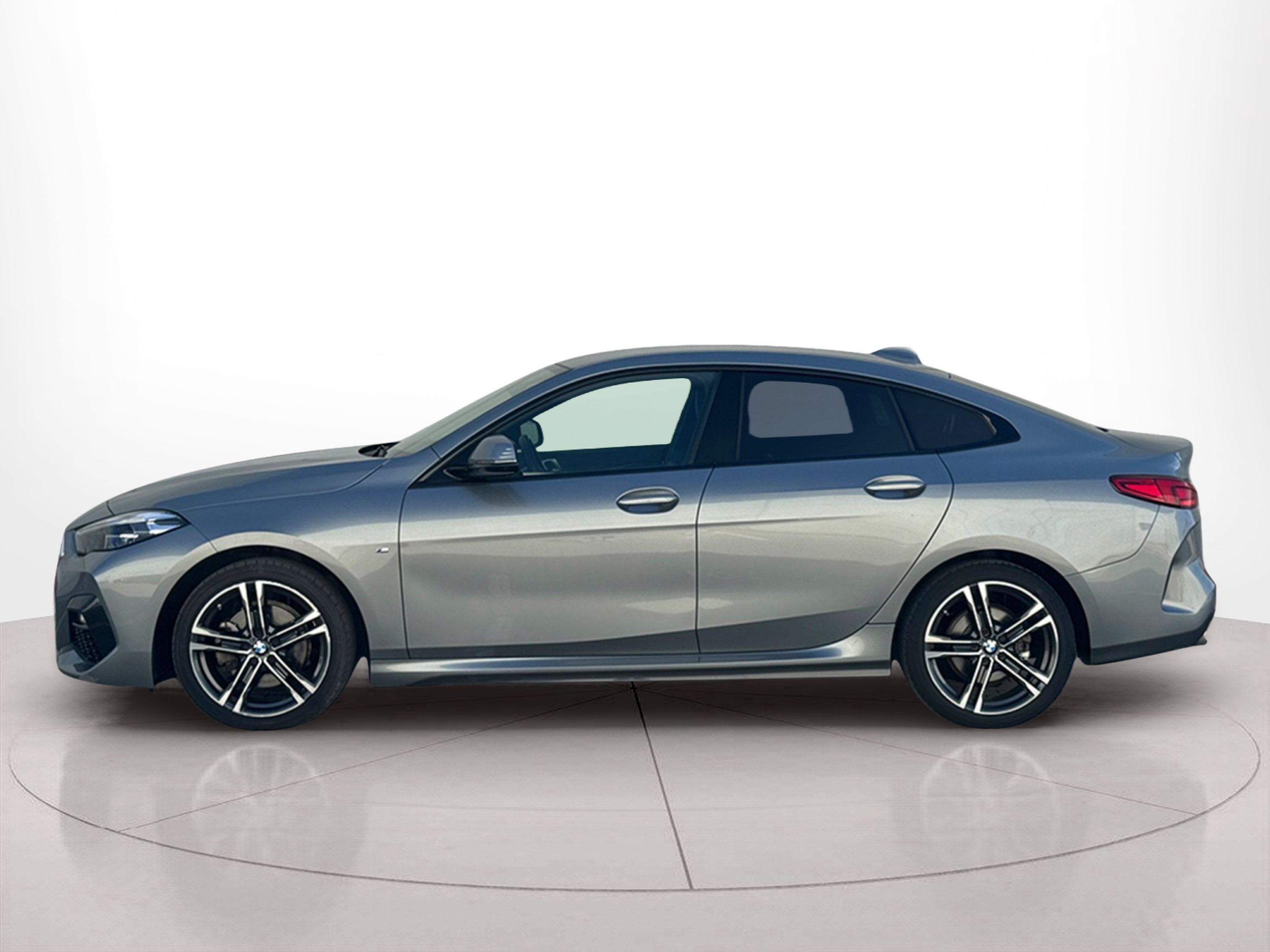 Fotos de BMW Série 2 216d Gran Coupe color Gris. Año 2024. 85KW(116CV). Diesel. En concesionario BMcar Braga de Braga