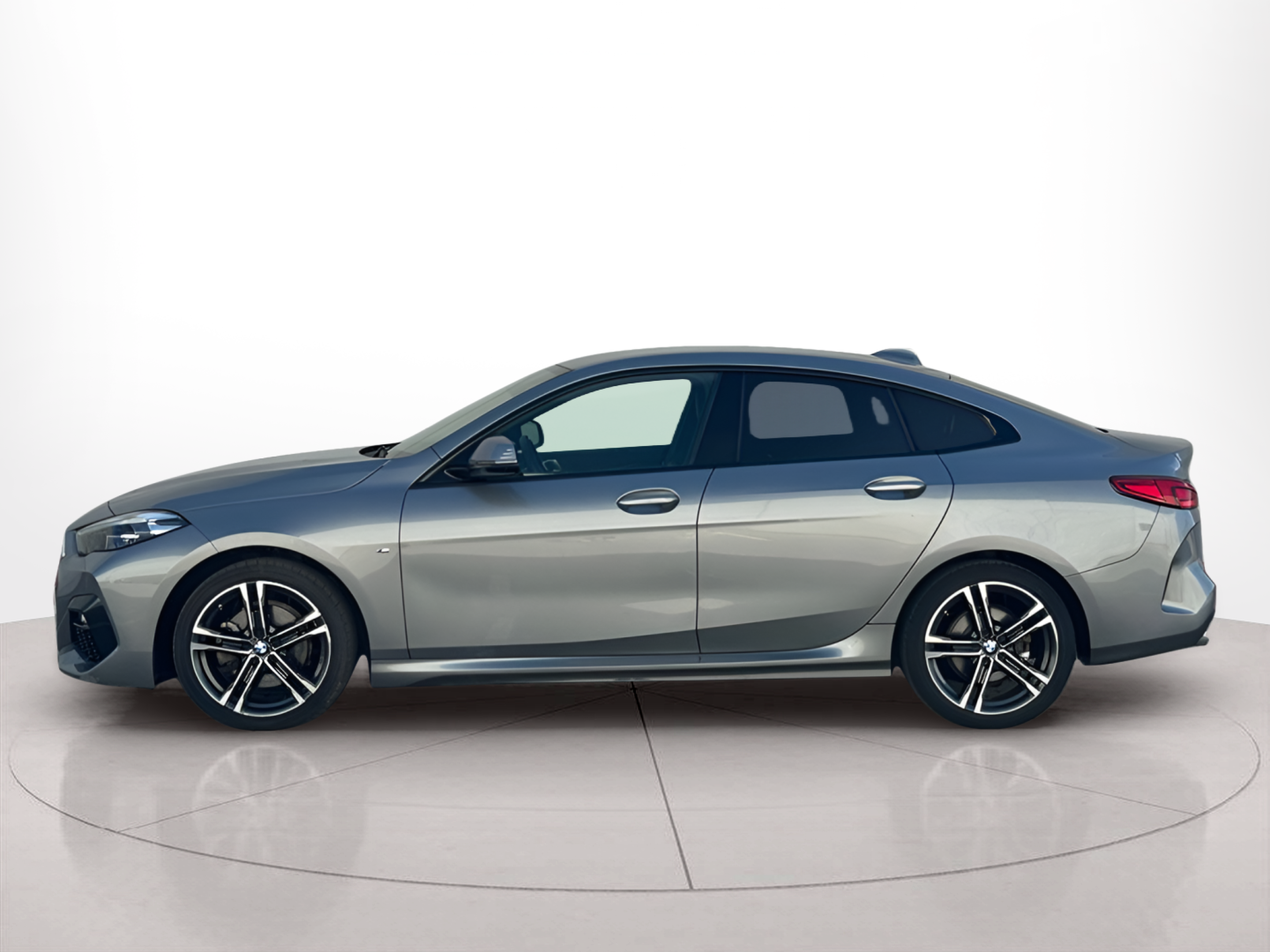 Fotos de BMW Série 2 216d Gran Coupe color Gris. Año 2024. 85KW(116CV). Diesel. En concesionario BMcar Barcelos de Barcelos