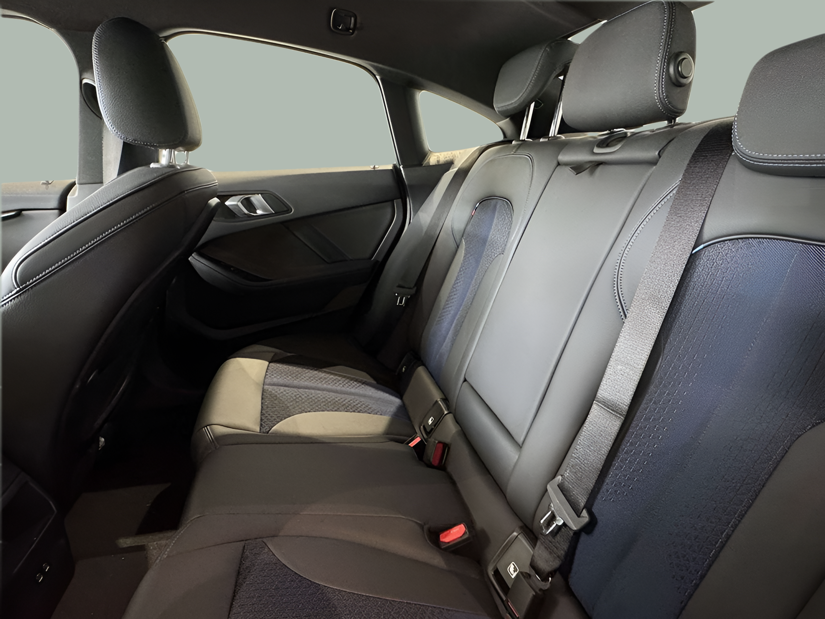 BMW Série 2 216d Gran Coupe color Negro. Año 2024. 85KW(116CV). Diesel. En concesionario BMcar Barcelos de Barcelos