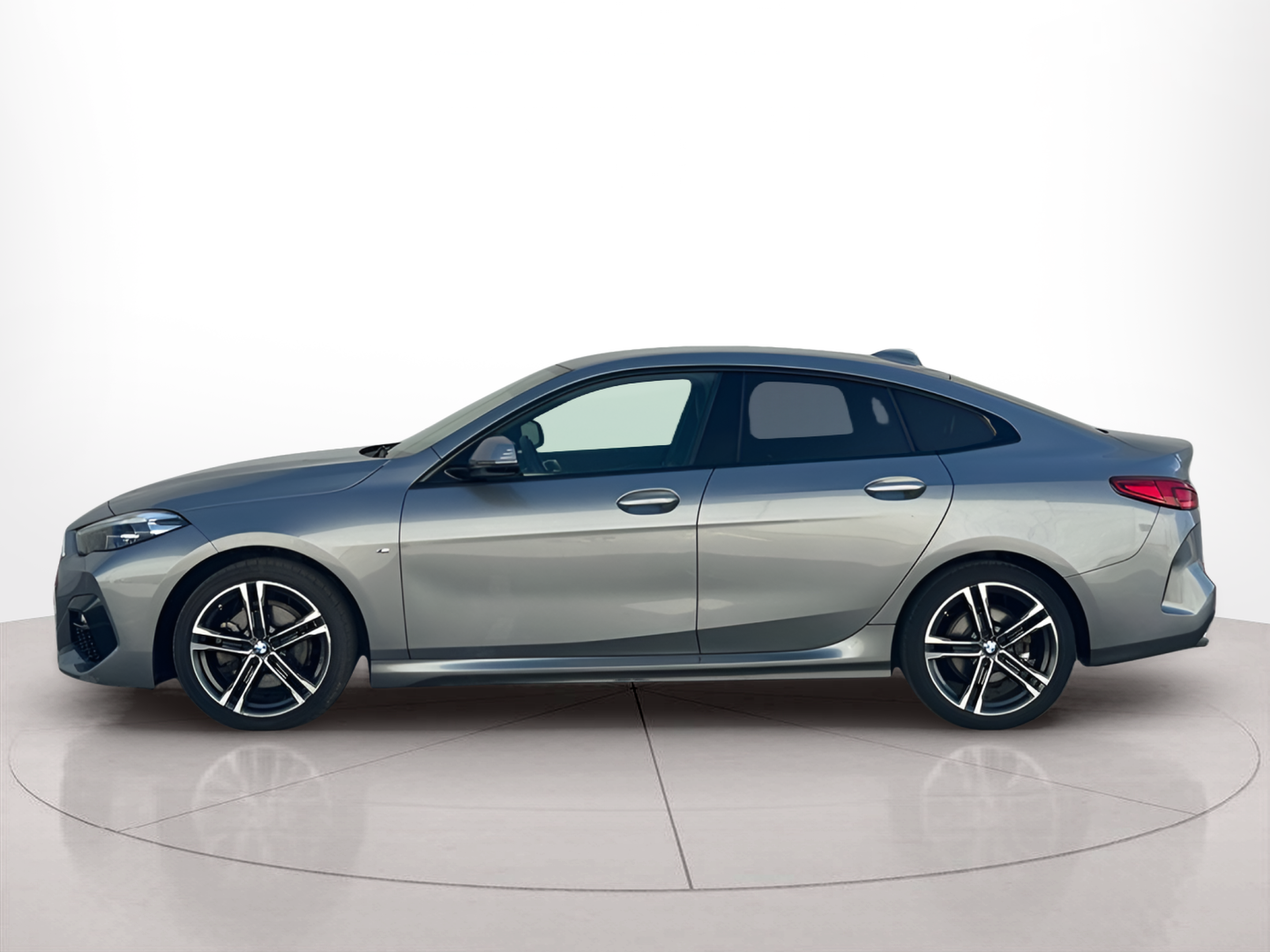 Fotos de BMW Série 2 216d Gran Coupe color Gris. Año 2024. 85KW(116CV). Diesel. En concesionario BMcar Porto de Porto