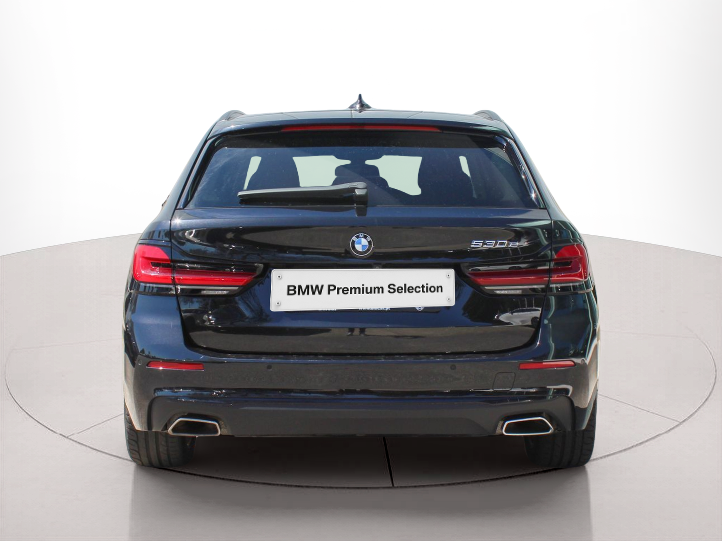 BMW Série 5 530e Touring color Negro. Año 2021. 215KW(292CV). Elétrico / Gasolina Híbrido. En concesionario BMcar Famalicão de Vila Nova de Famalicão