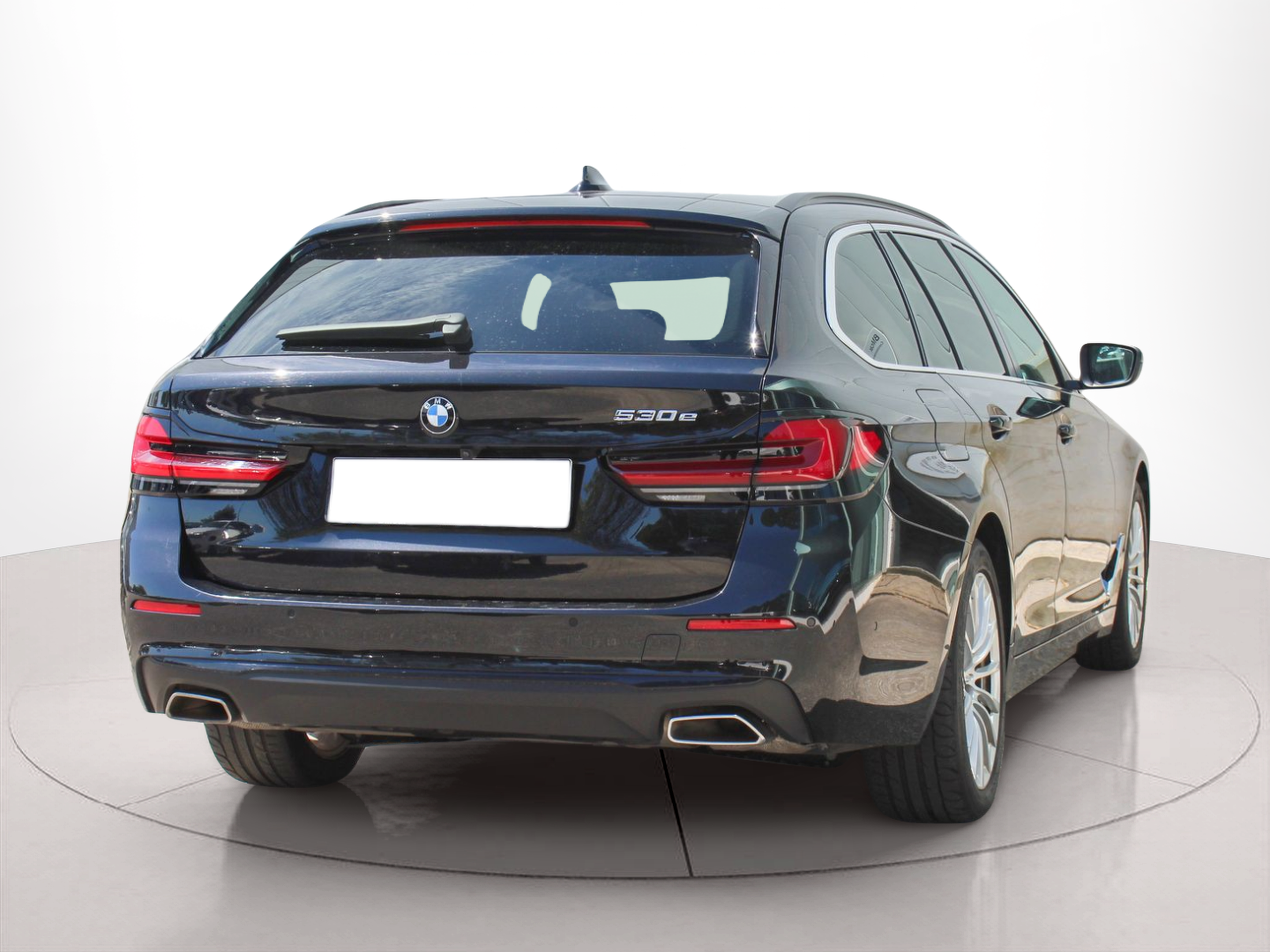 BMW Série 5 530e Touring color Negro. Año 2021. 215KW(292CV). Elétrico / Gasolina Híbrido. En concesionario BMcar Braga de Braga