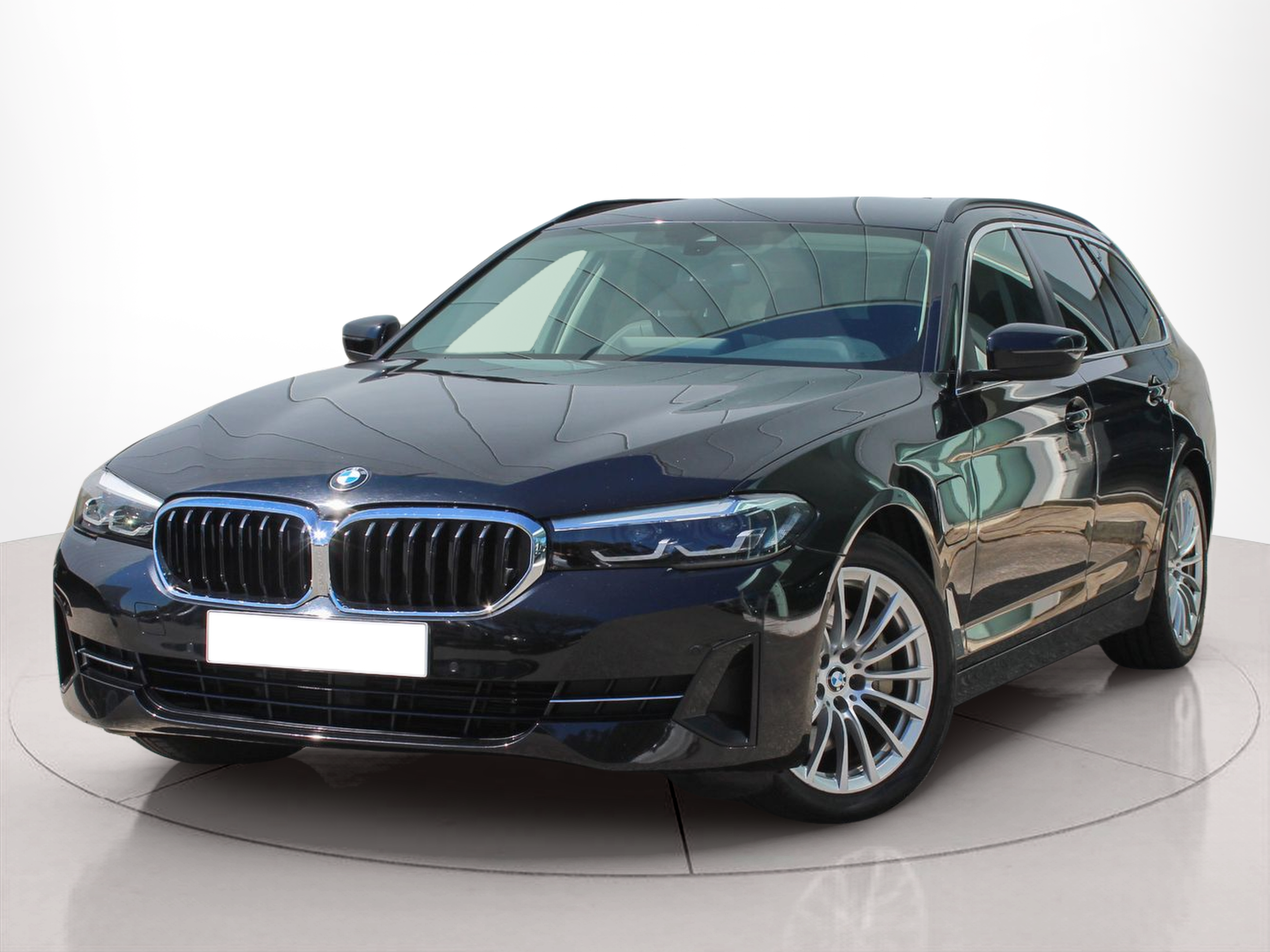 Fotos de BMW Série 5 530e Touring color Negro. Año 2021. 215KW(292CV). Elétrico / Gasolina Híbrido. En concesionario BMcar Braga de Braga