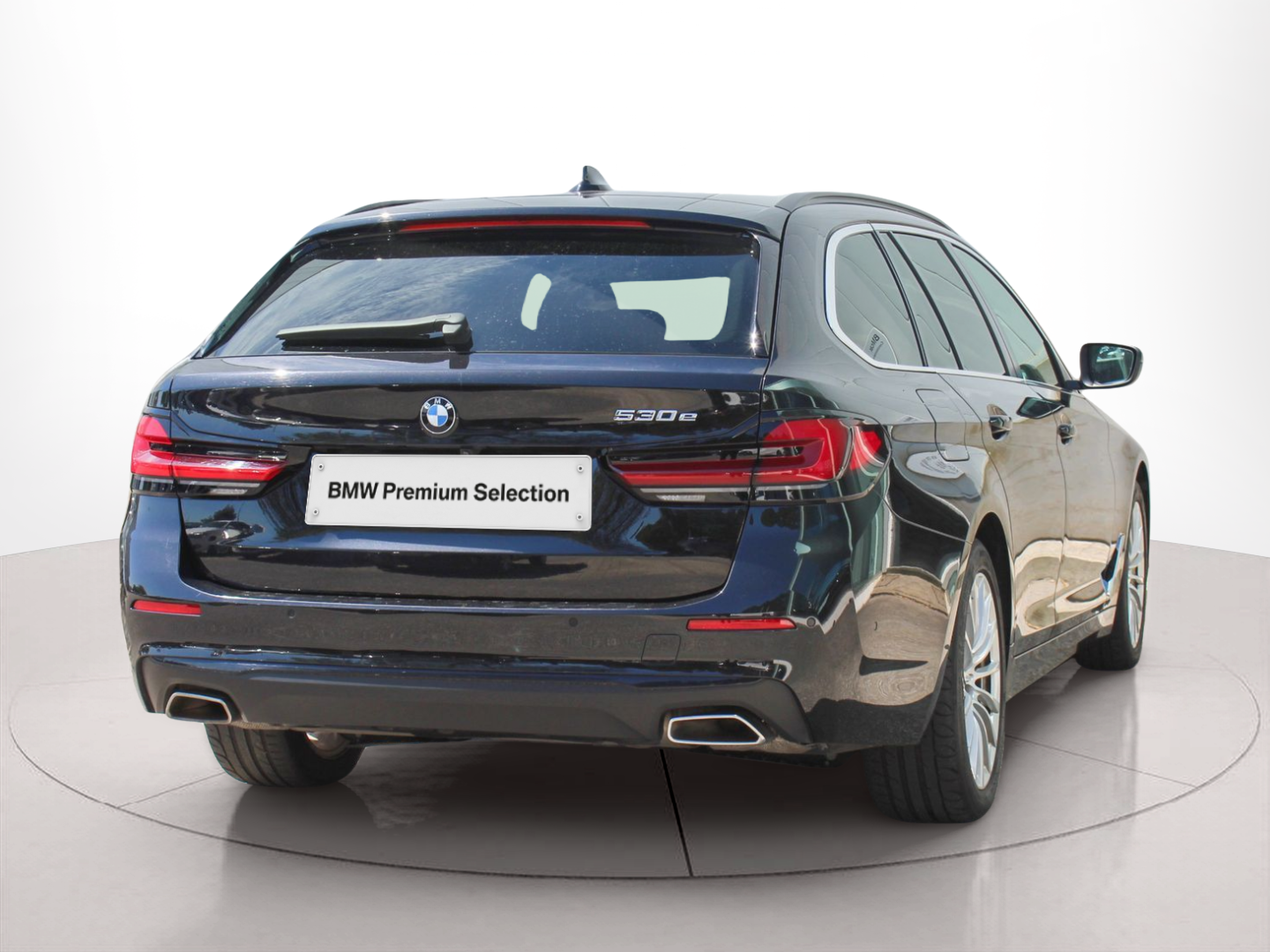 BMW Série 5 530e Touring color Negro. Año 2021. 215KW(292CV). Elétrico / Gasolina Híbrido. En concesionario BMcar Famalicão de Vila Nova de Famalicão