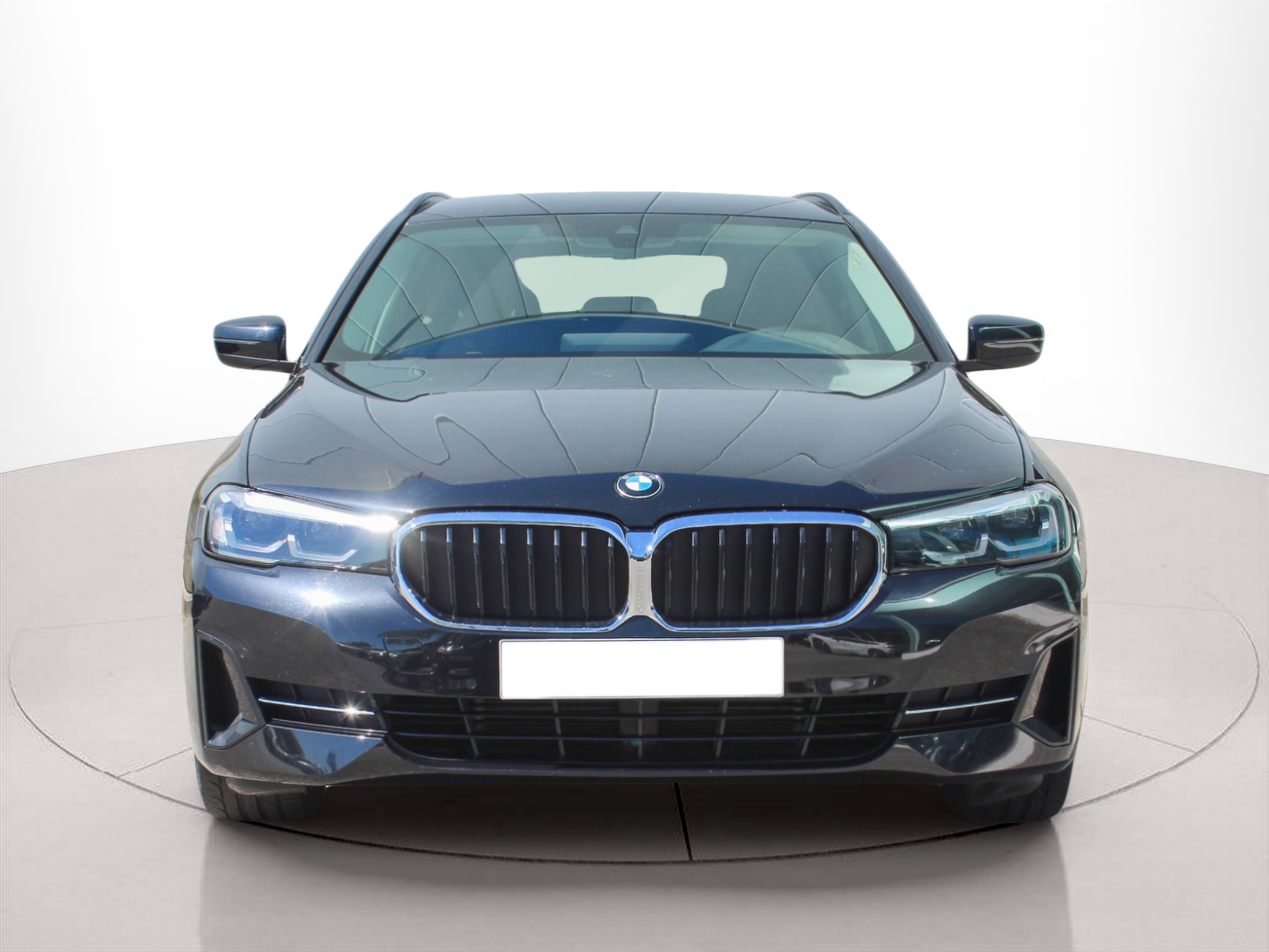 Fotos de BMW Série 5 530e Touring color Negro. Año 2021. 215KW(292CV). Elétrico / Gasolina Híbrido. En concesionario BMcar Braga de Braga