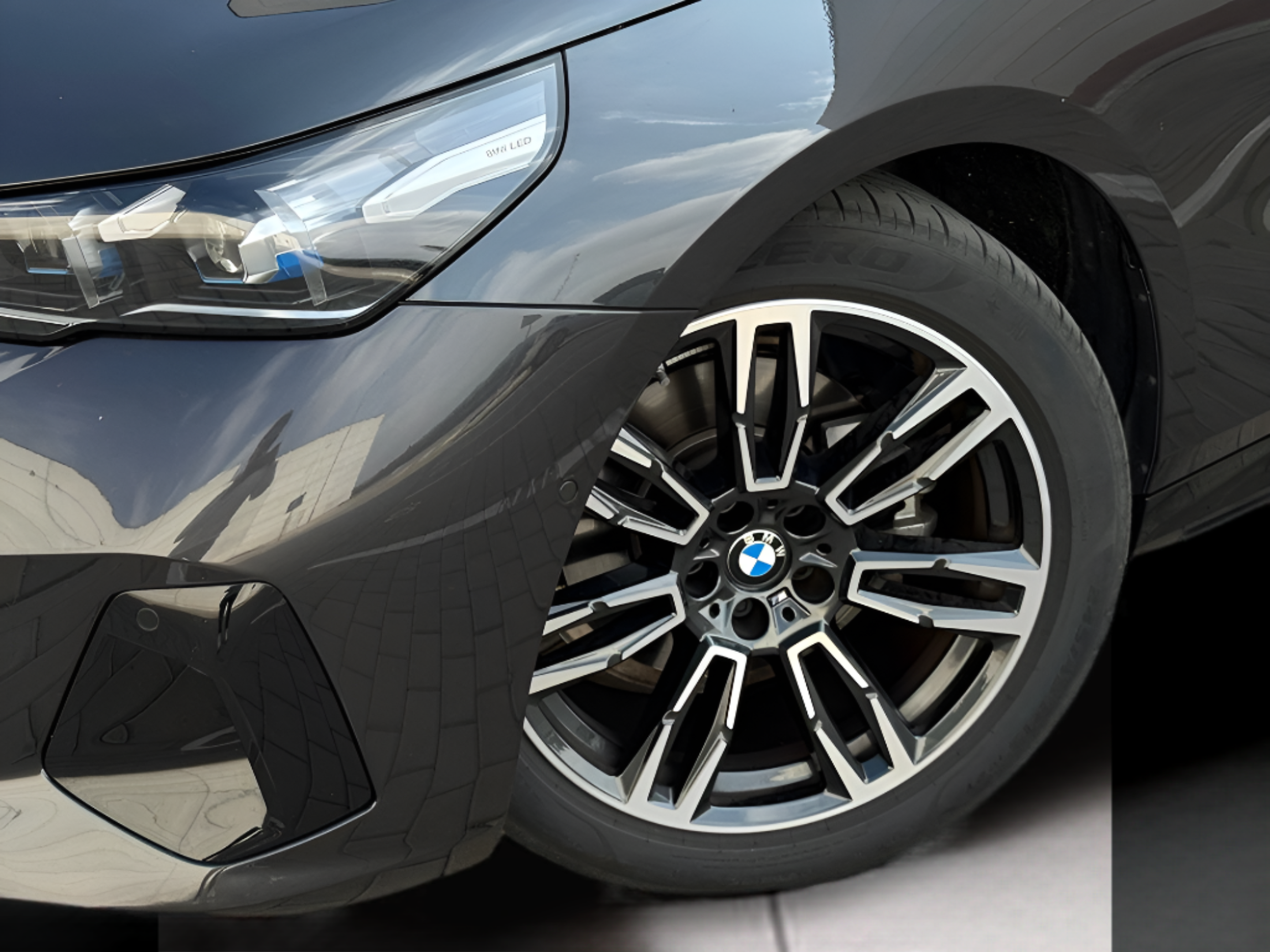 BMW Série 5 520d Berlina color Gris. Año 2024. 145KW(197CV). Diesel. En concesionario BMcar Famalicão de Vila Nova de Famalicão