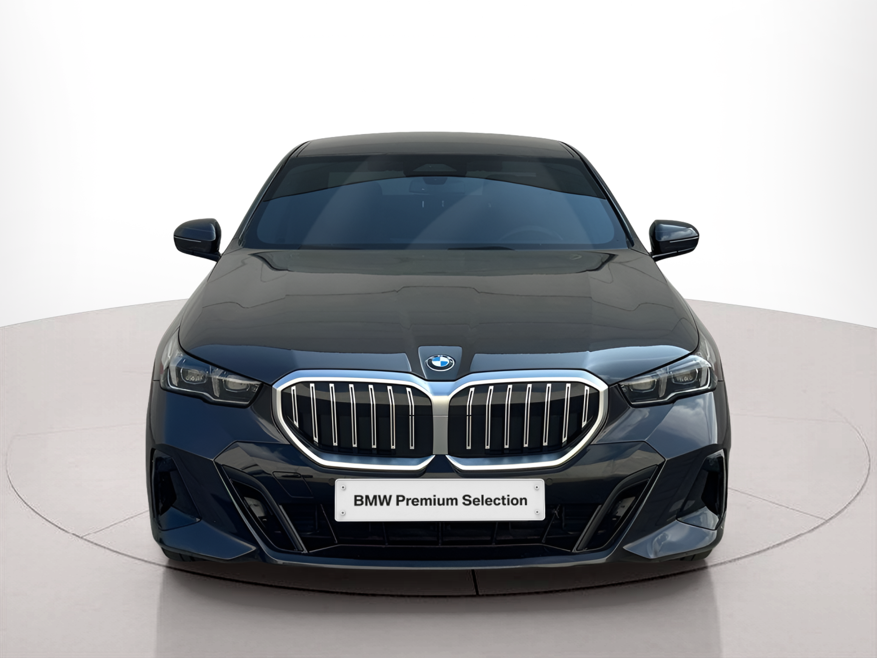 Fotos de BMW Série 5 520d Berlina color Gris. Año 2024. 145KW(197CV). Diesel. En concesionario BMcar Famalicão de Vila Nova de Famalicão