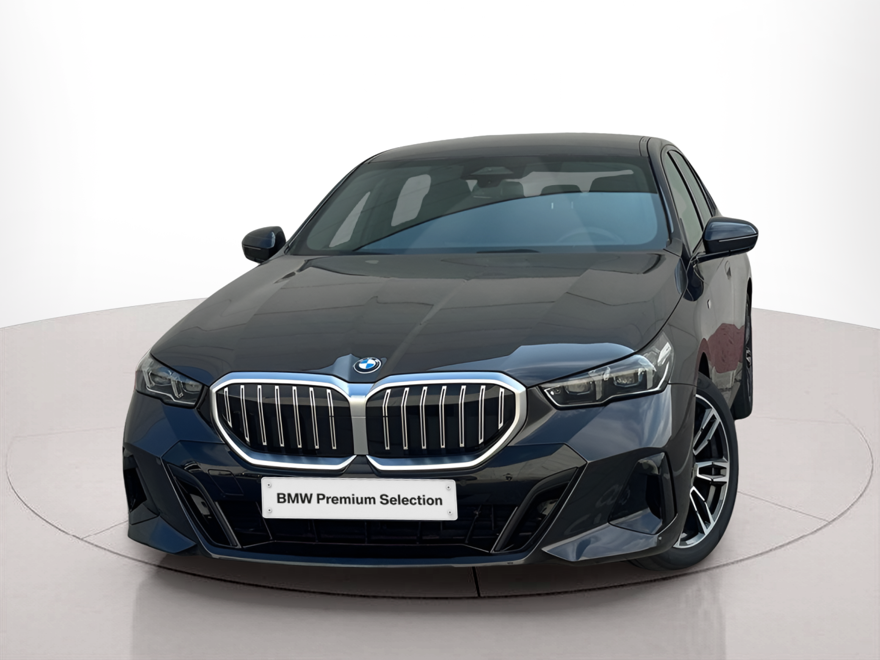 Fotos de BMW Série 5 520d Berlina color Gris. Año 2024. 145KW(197CV). Diesel. En concesionario BMcar Famalicão de Vila Nova de Famalicão