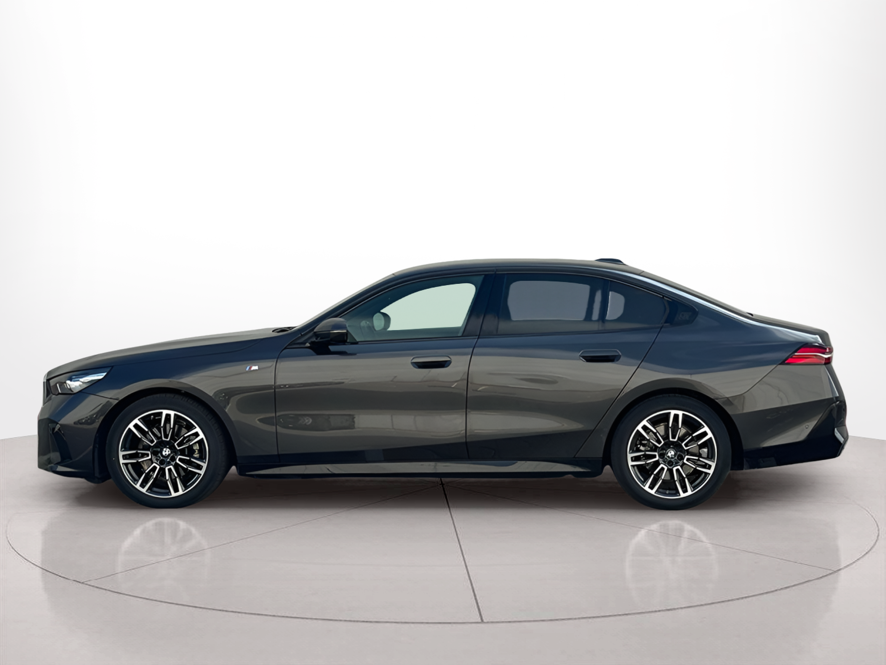 Fotos de BMW Série 5 520d Berlina color Gris. Año 2024. 145KW(197CV). Diesel. En concesionario BMcar Famalicão de Vila Nova de Famalicão