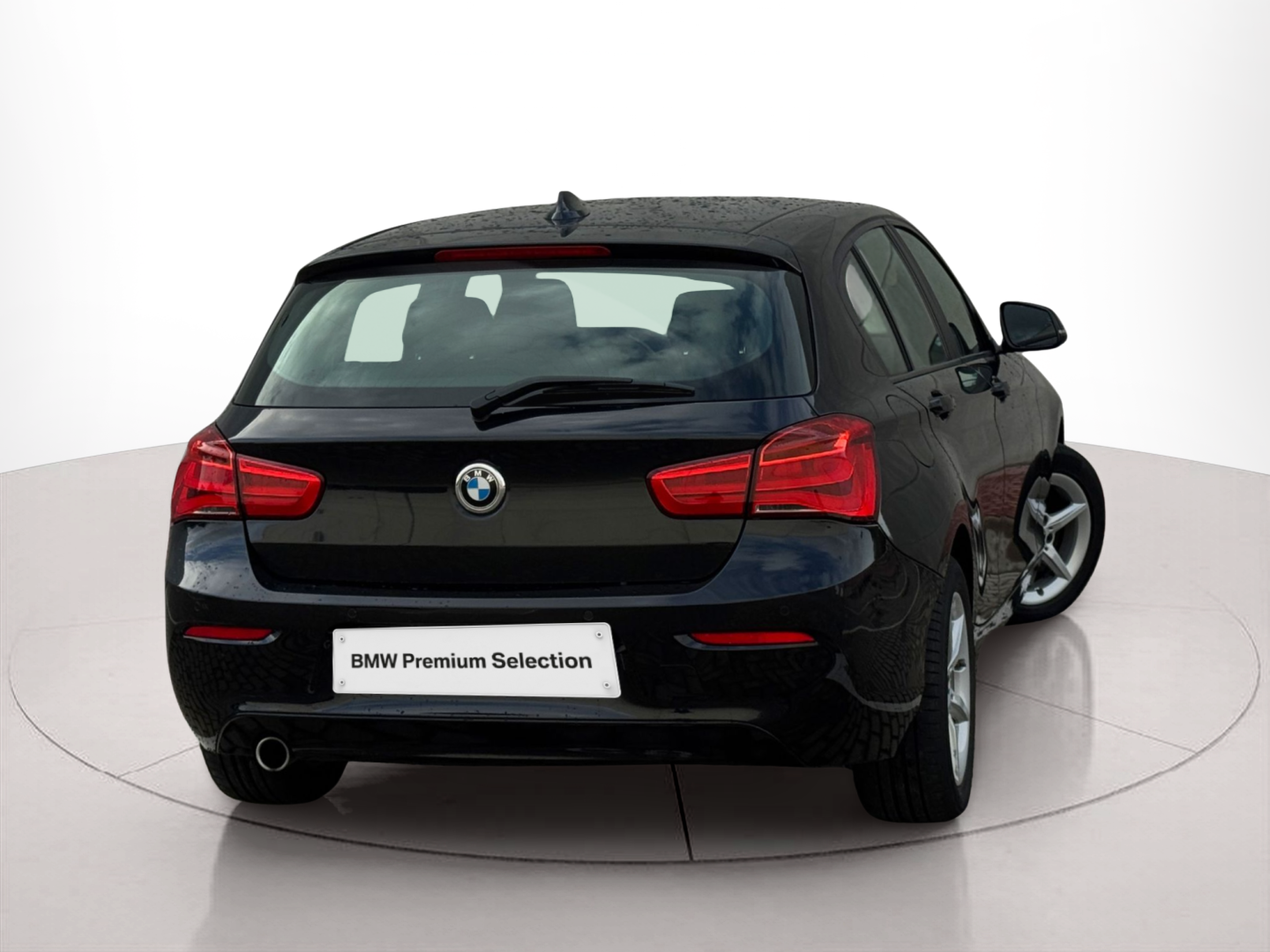 BMW Série 1 114d color Negro. Año 2022. 70KW(95CV). Diesel. En concesionario BMcar Famalicão de Vila Nova de Famalicão