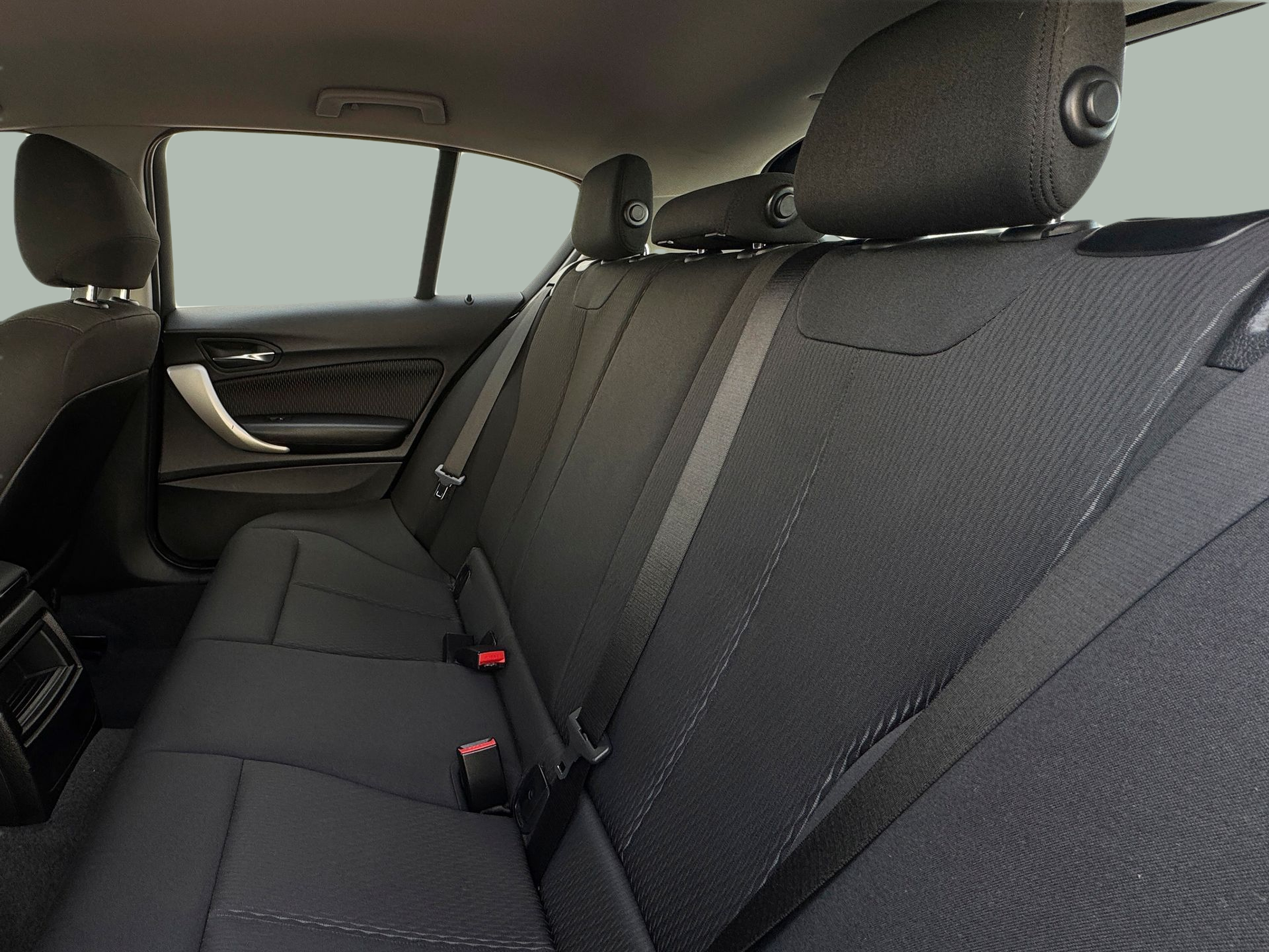 BMW Série 1 114d color Negro. Año 2022. 70KW(95CV). Diesel. En concesionario BMcar Famalicão de Vila Nova de Famalicão