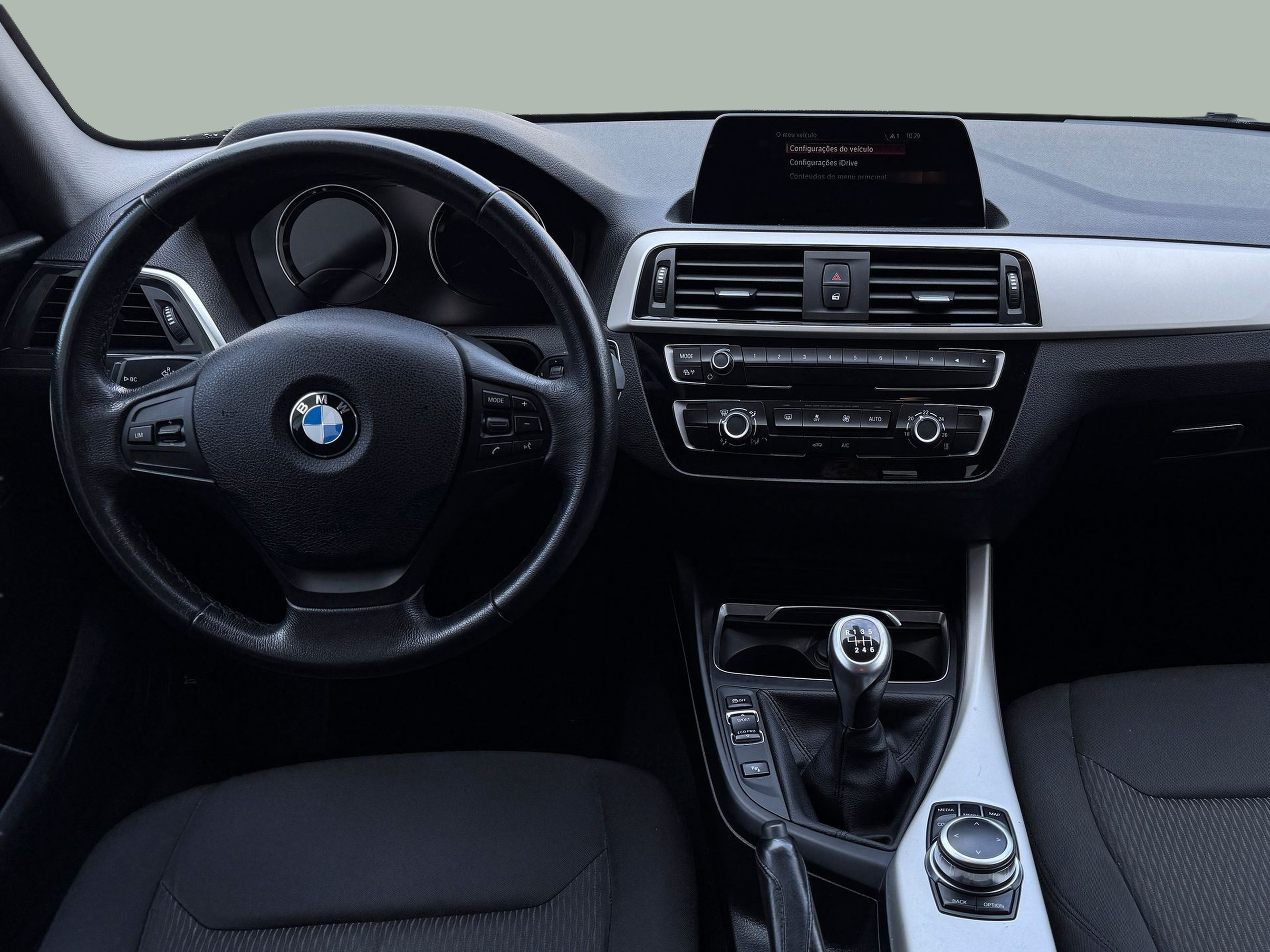 BMW Série 1 114d color Negro. Año 2022. 70KW(95CV). Diesel. En concesionario BMcar Famalicão de Vila Nova de Famalicão