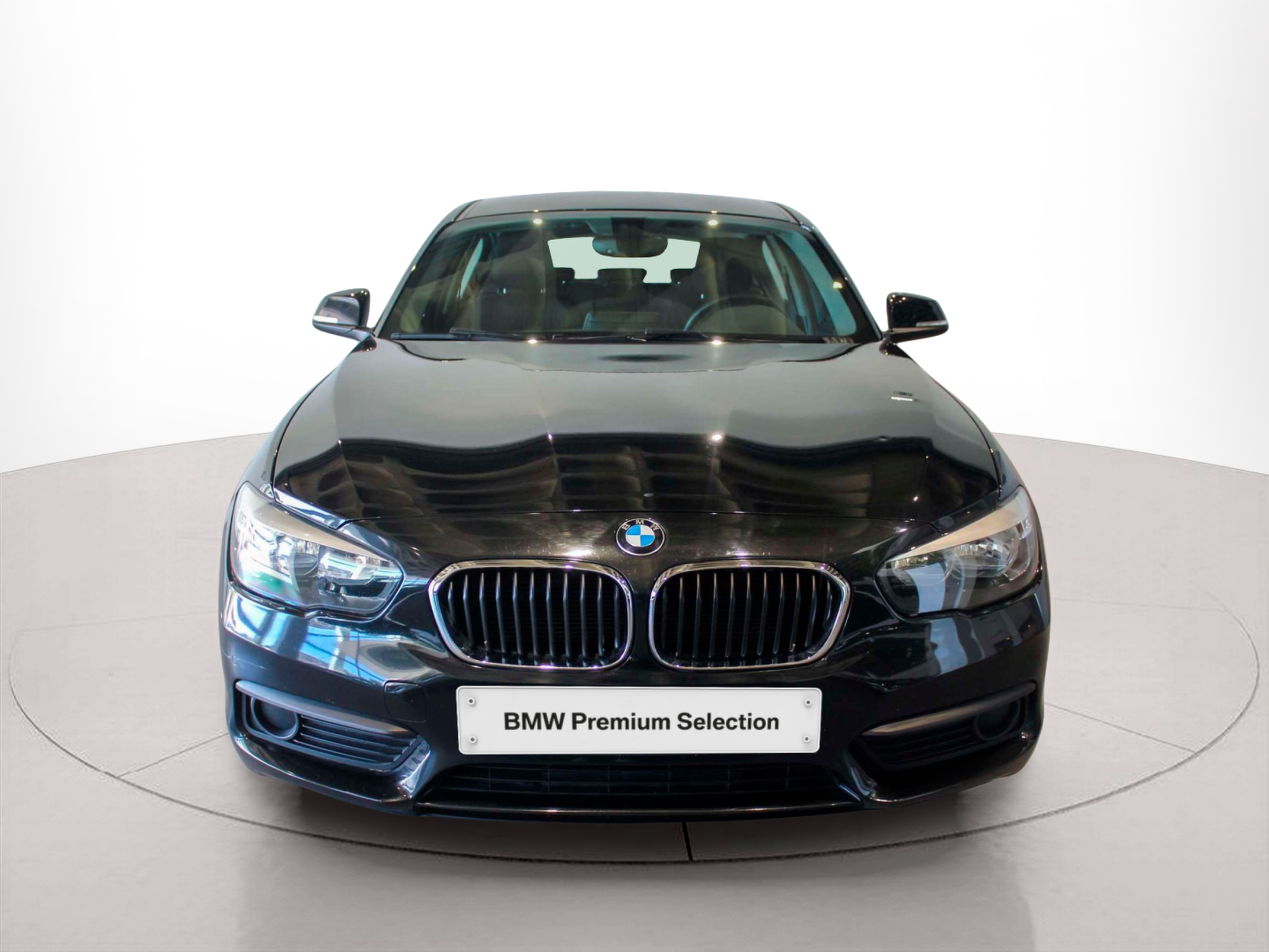 Fotos de BMW Série 1 114d color Negro. Año 2022. 70KW(95CV). Diesel. En concesionario BMcar Famalicão de Vila Nova de Famalicão