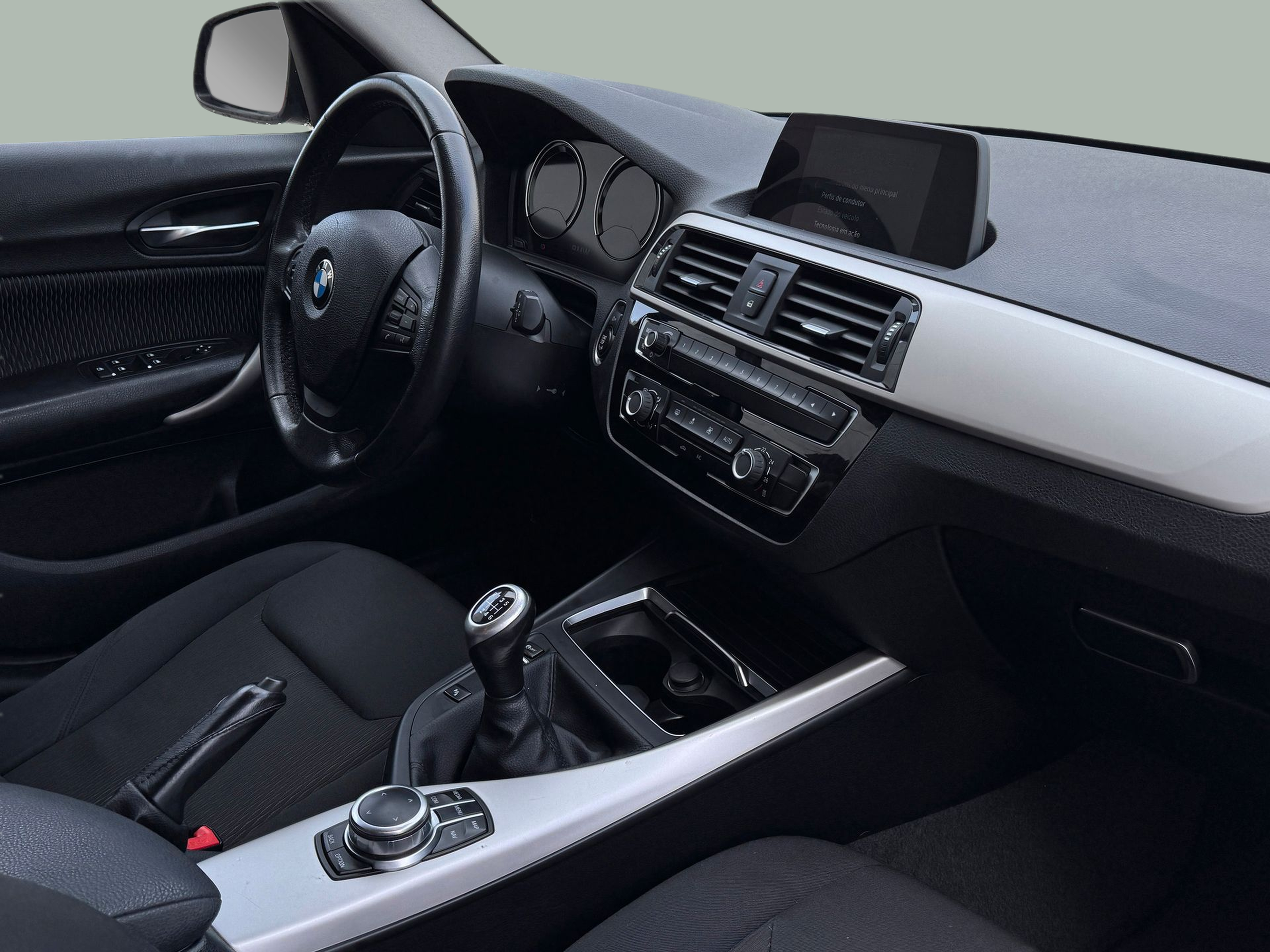 BMW Série 1 114d color Negro. Año 2022. 70KW(95CV). Diesel. En concesionario BMcar Famalicão de Vila Nova de Famalicão