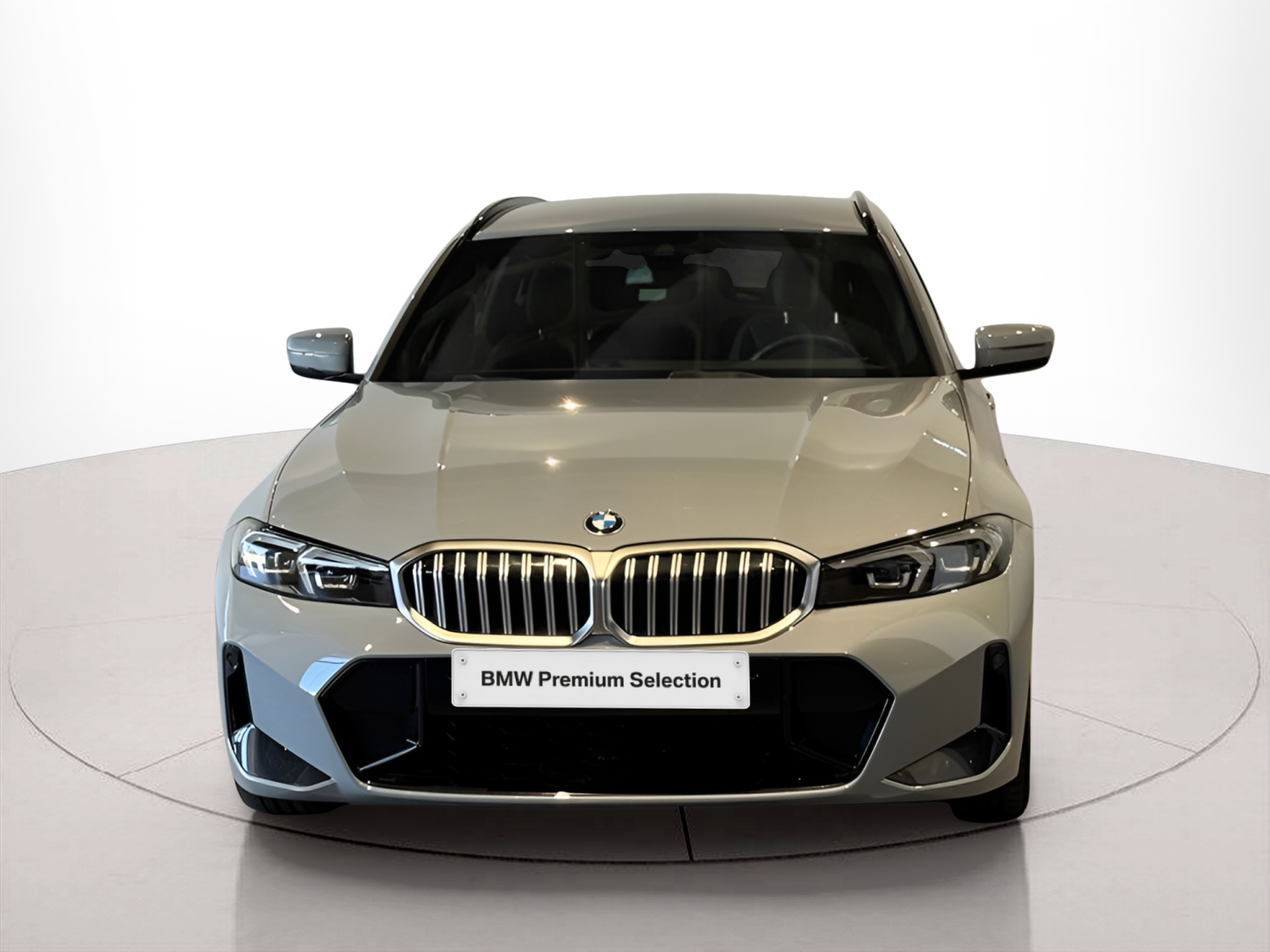 Fotos de BMW Série 3 320d Touring color Gris. Año 2024. 140KW(190CV). Diesel. En concesionario BMcar Famalicão de Vila Nova de Famalicão