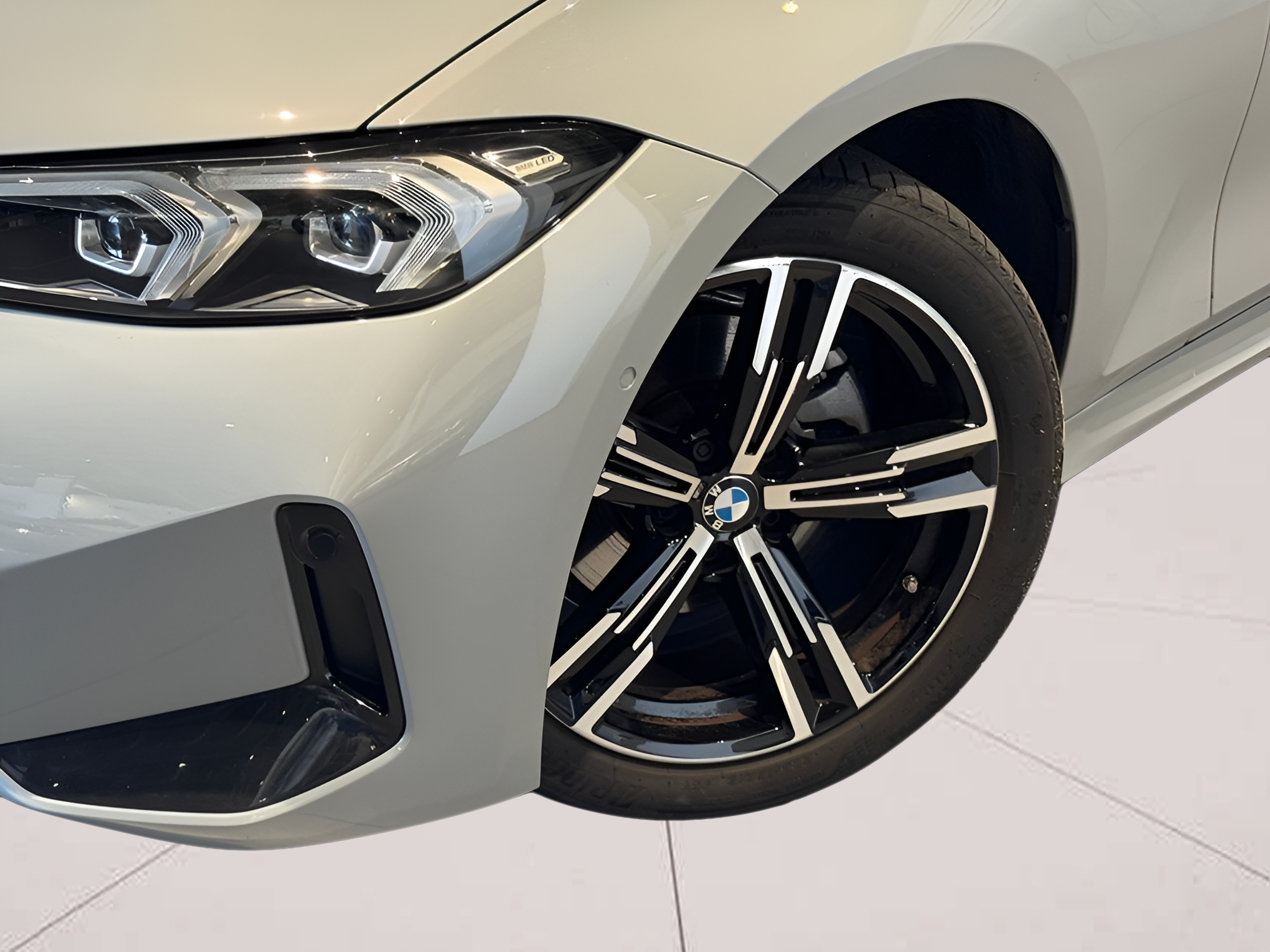 BMW Série 3 320d Touring color Gris. Año 2024. 140KW(190CV). Diesel. En concesionario BMcar Famalicão de Vila Nova de Famalicão