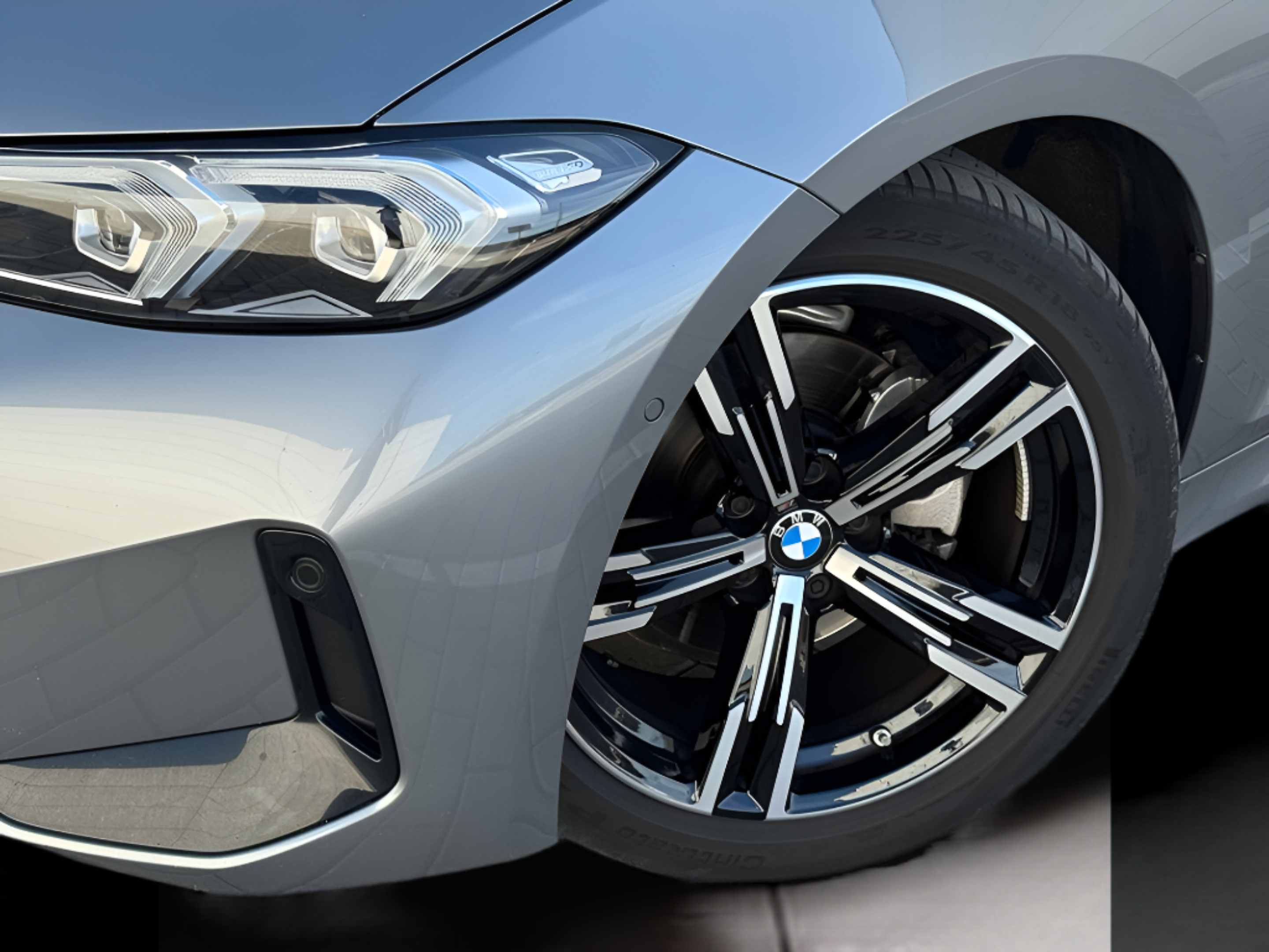 BMW Série 3 320d Touring color Gris. Año 2024. 140KW(190CV). Diesel. En concesionario BMcar Famalicão de Vila Nova de Famalicão