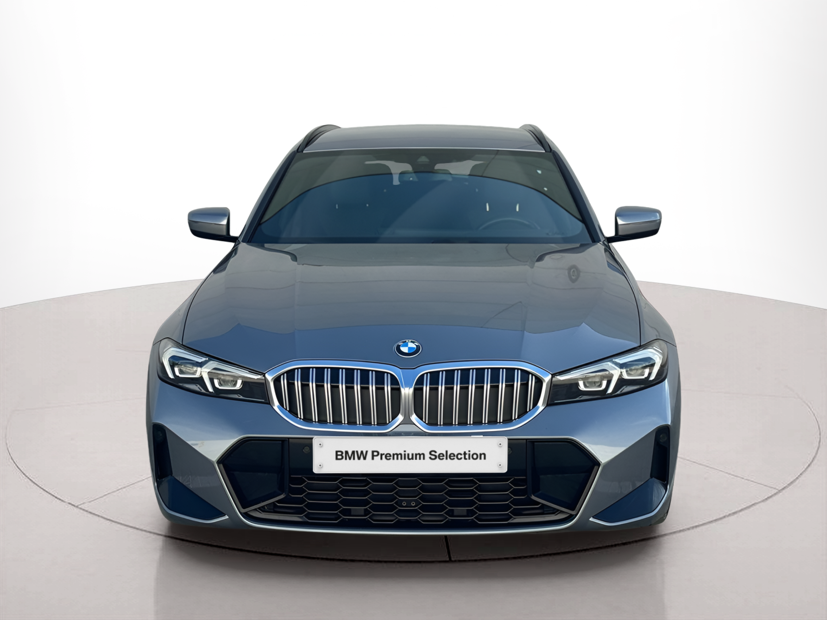 Fotos de BMW Série 3 320d Touring color Gris. Año 2024. 140KW(190CV). Diesel. En concesionario BMcar Famalicão de Vila Nova de Famalicão