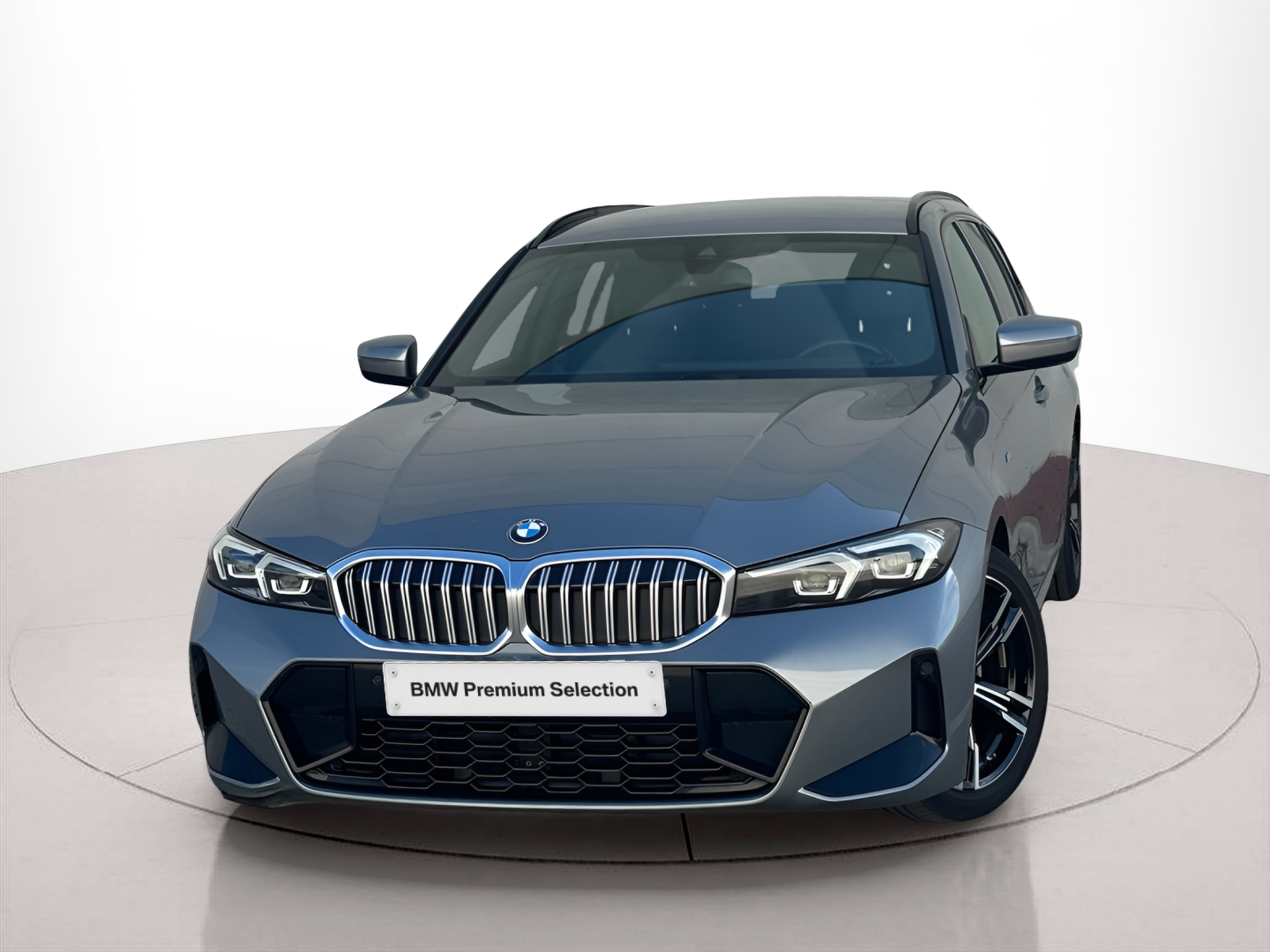 Fotos de BMW Série 3 320d Touring color Gris. Año 2024. 140KW(190CV). Diesel. En concesionario BMcar Famalicão de Vila Nova de Famalicão