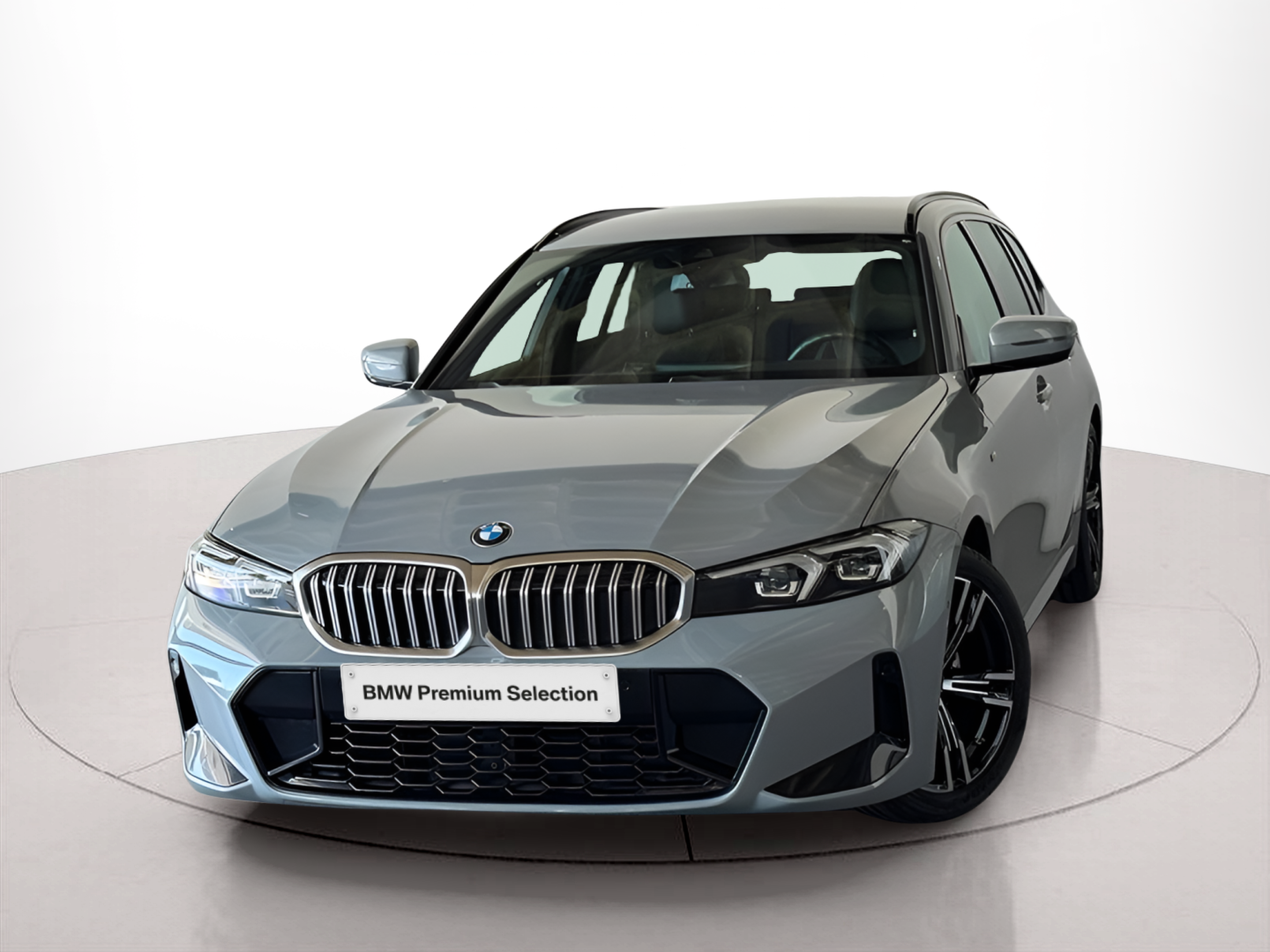 Fotos de BMW Série 3 320d Touring color Gris. Año 2024. 140KW(190CV). Diesel. En concesionario BMcar Braga de Braga