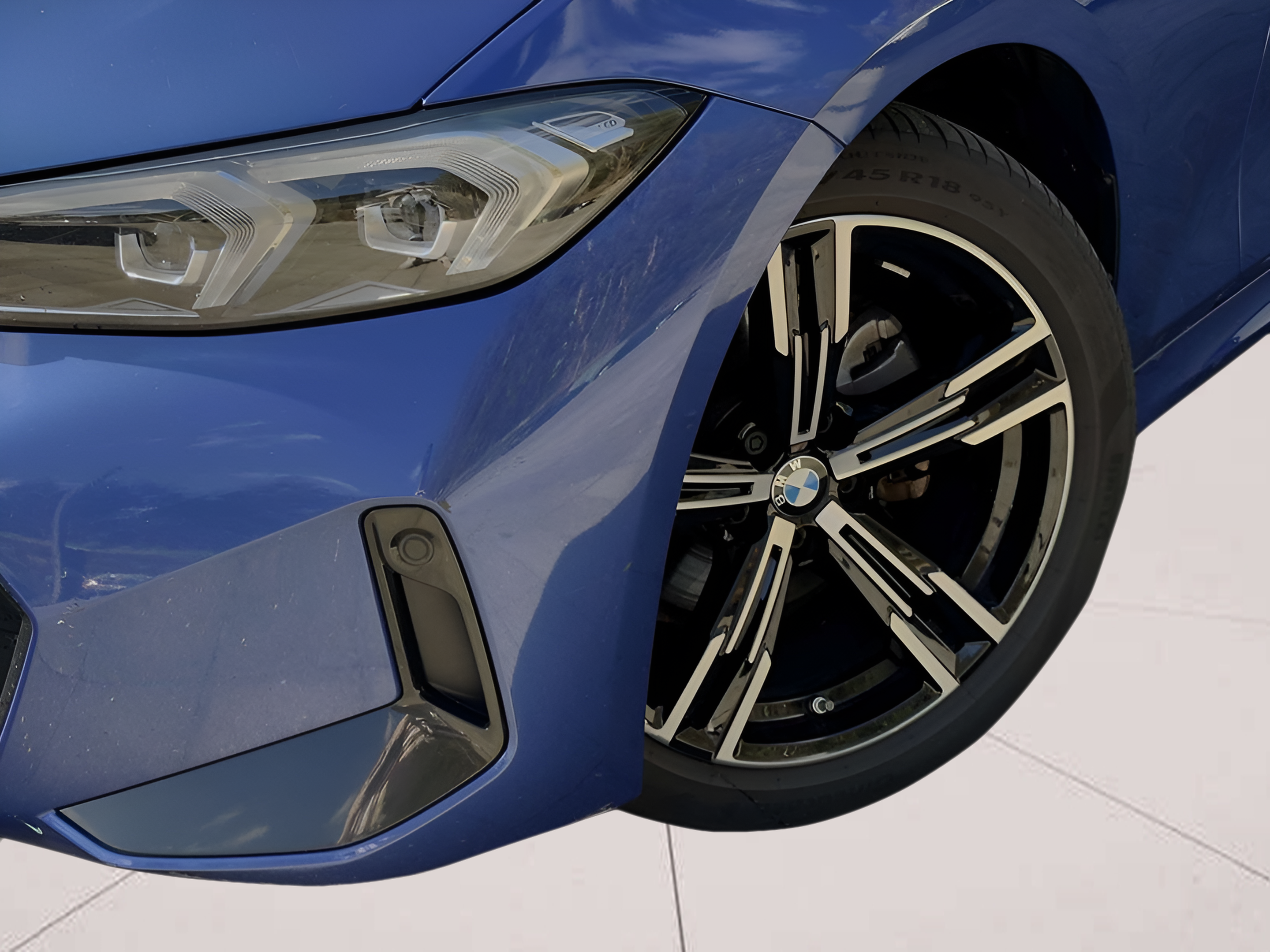 BMW Série 3 320d Touring color Azul. Año 2024. 140KW(190CV). Diesel. En concesionario BMcar Famalicão de Vila Nova de Famalicão