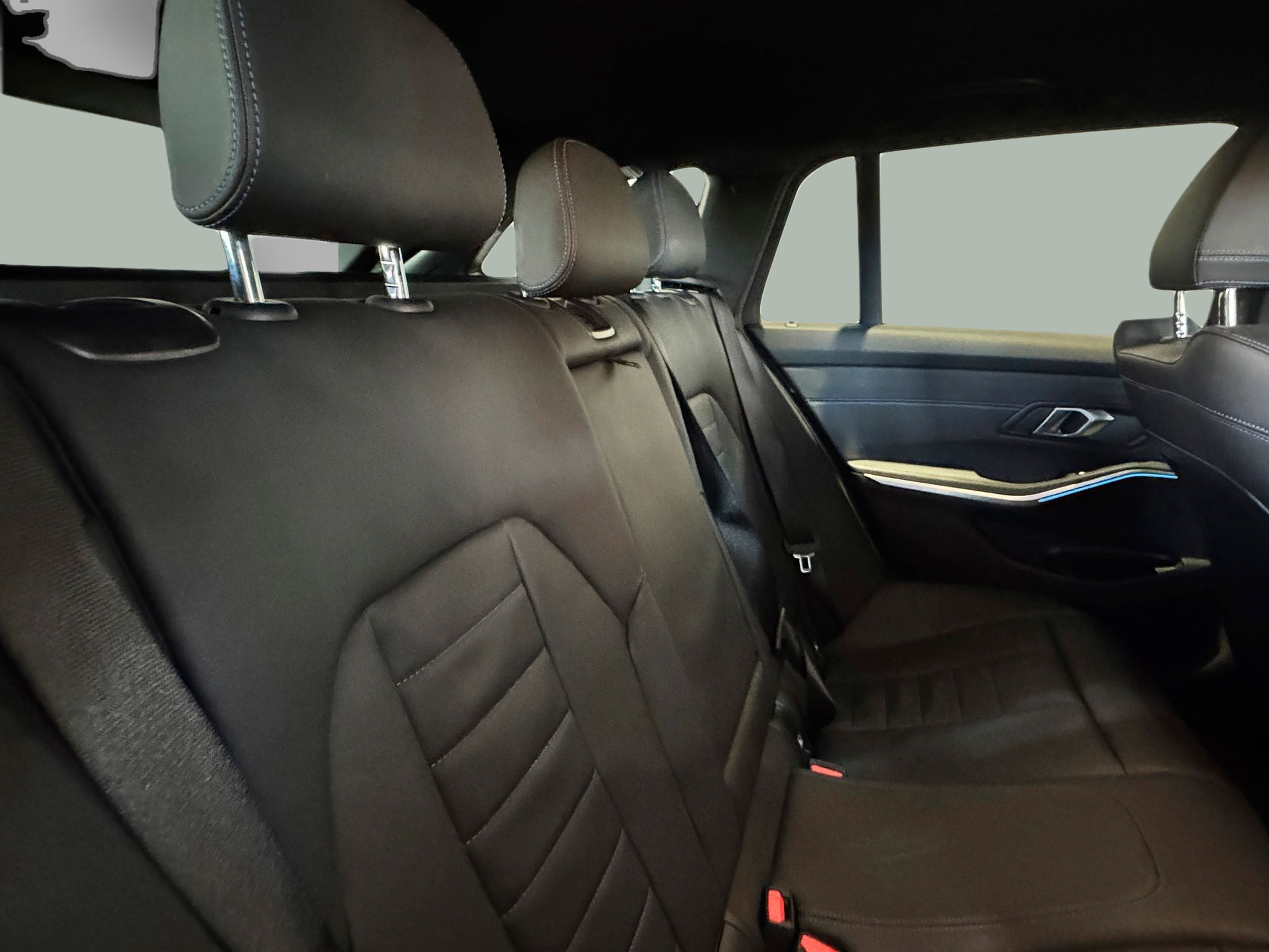 BMW Série 3 320d Touring color Negro. Año 2025. 140KW(190CV). Diesel. En concesionario BMcar Porto de Porto